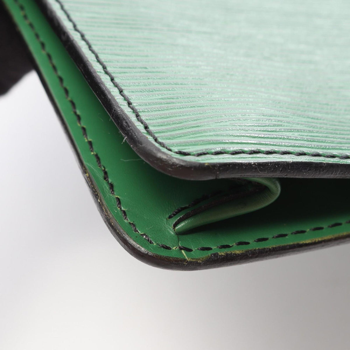 Louis Vuitton Borneo Green Green Epi Leather Clutch Bag (Pre-Owned)