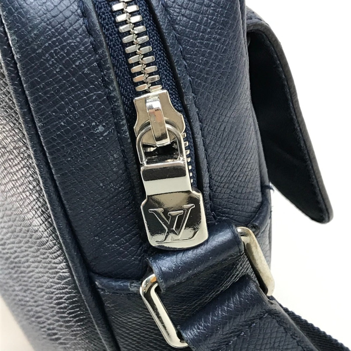 Louis Vuitton Navy Leather Shoulder Bag (Pre-Owned)