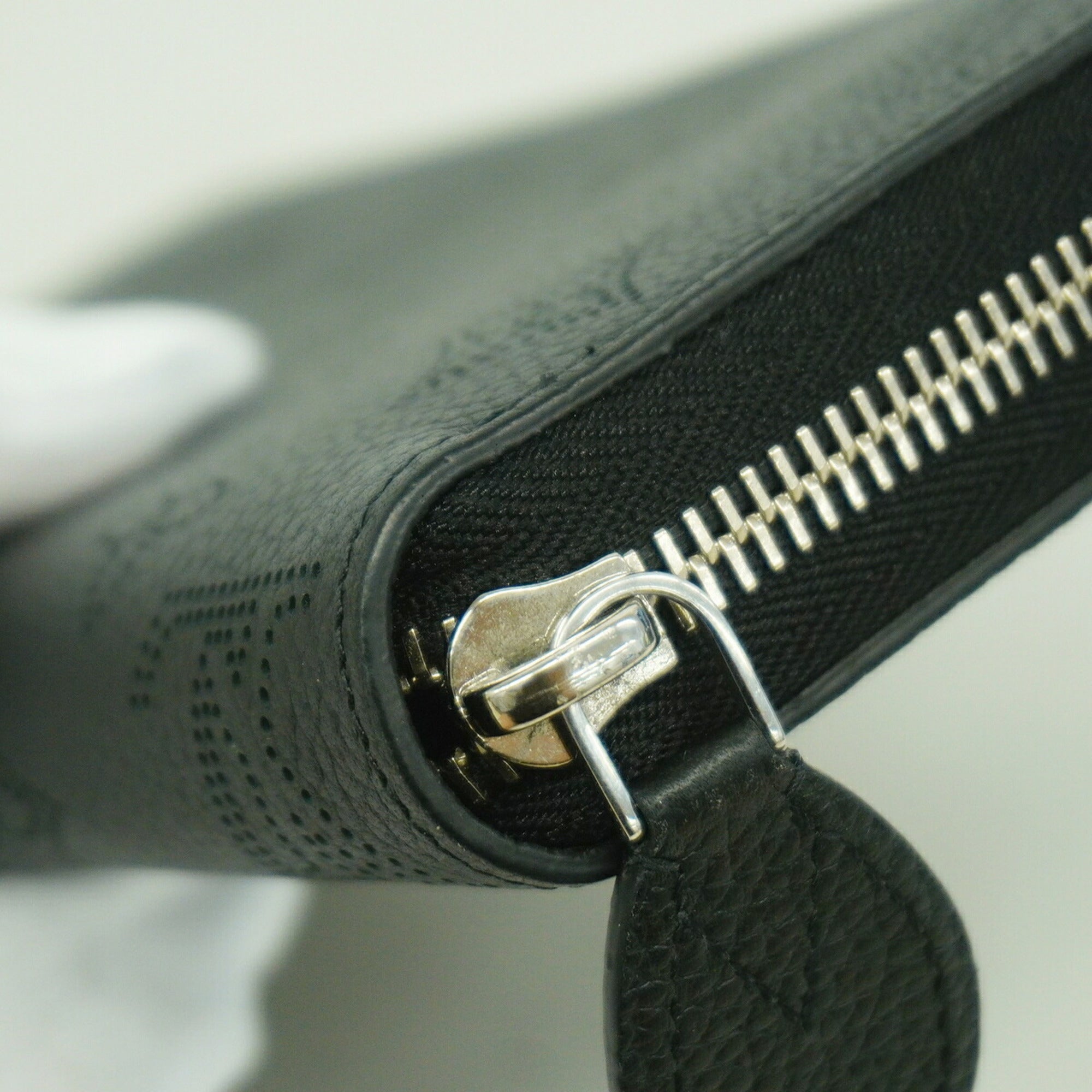 Louis Vuitton Noir Long Wallet (Bi-Fold) (Pre-Owned)