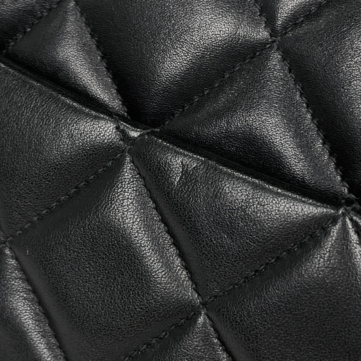 Chanel Black Leather Shoulder Bag (Pre-Owned)
