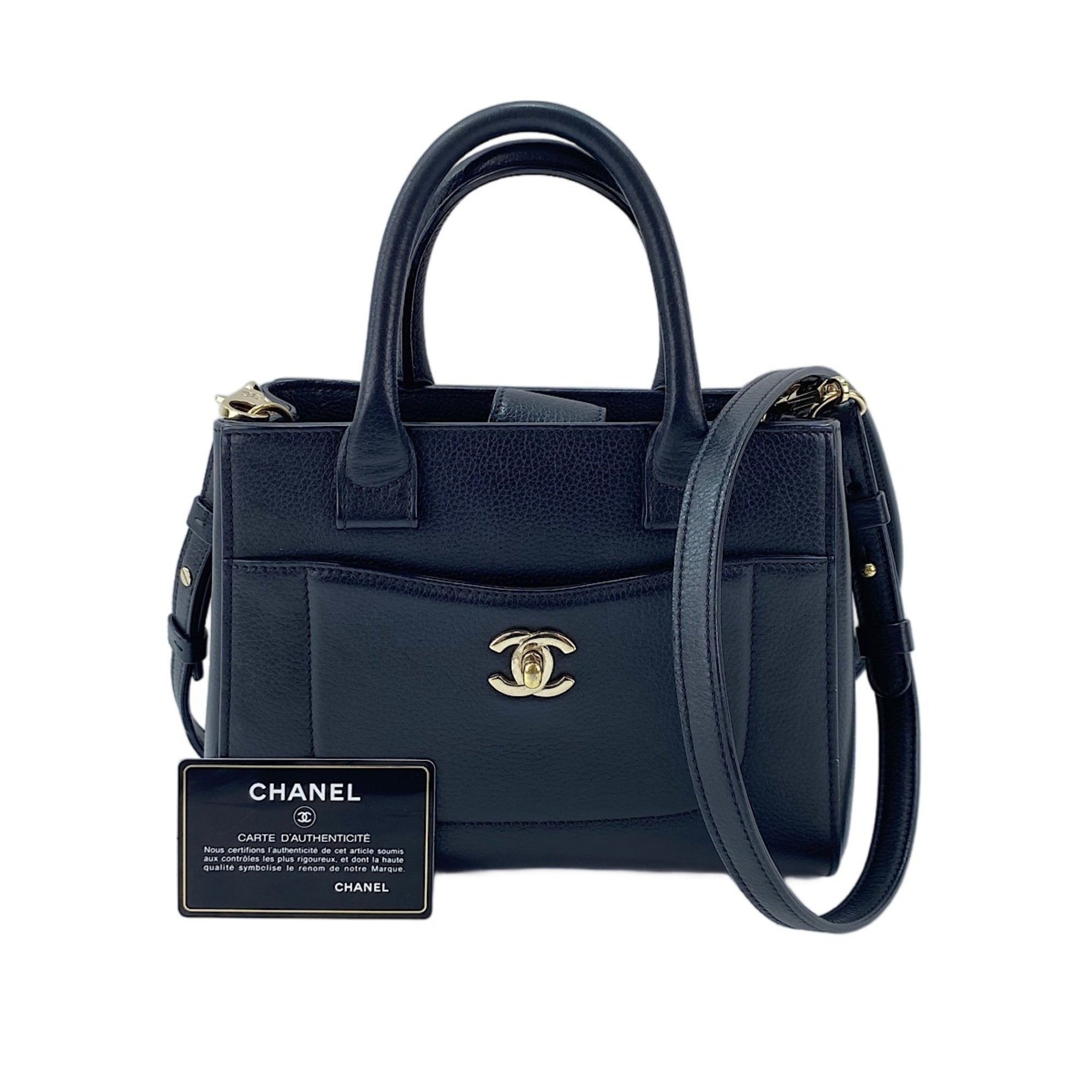 Chanel Black Handbag (Pre-Owned)