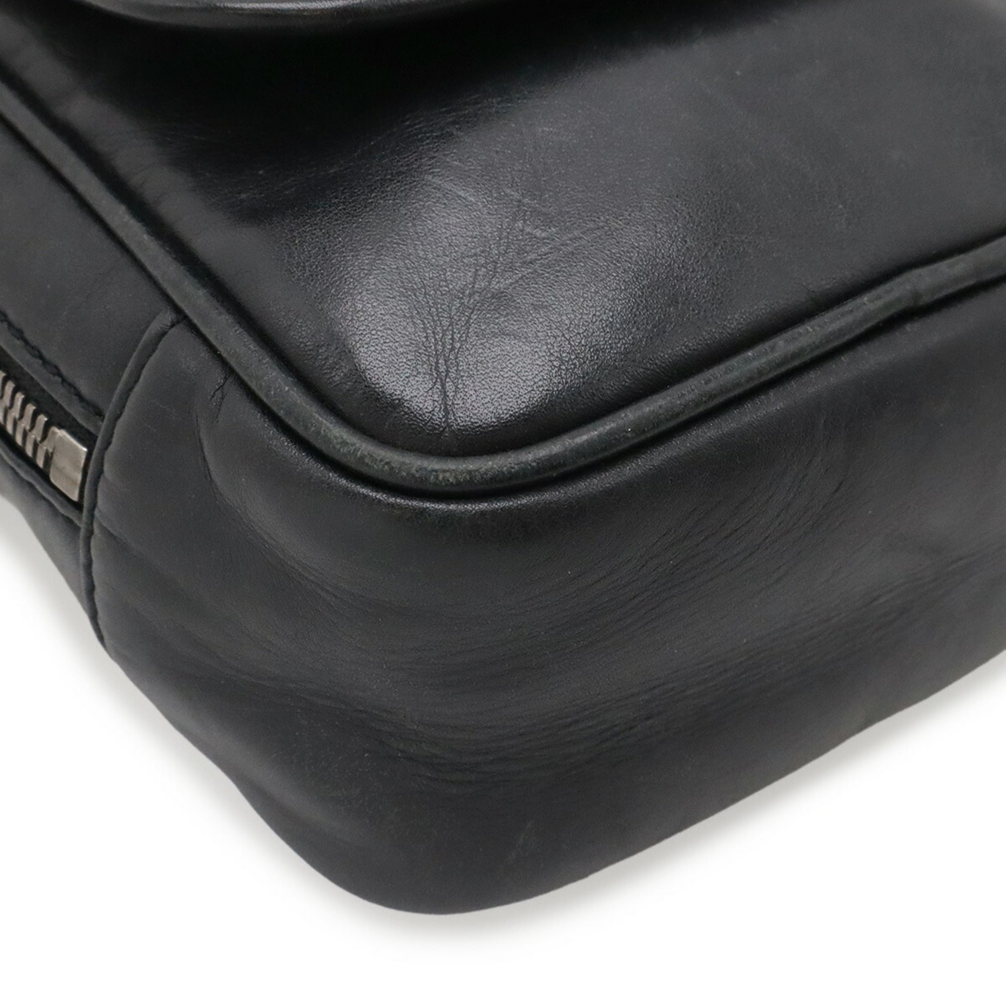 Louis Vuitton Noir Leather Pochette Shoulder Bag (Pre-Owned)