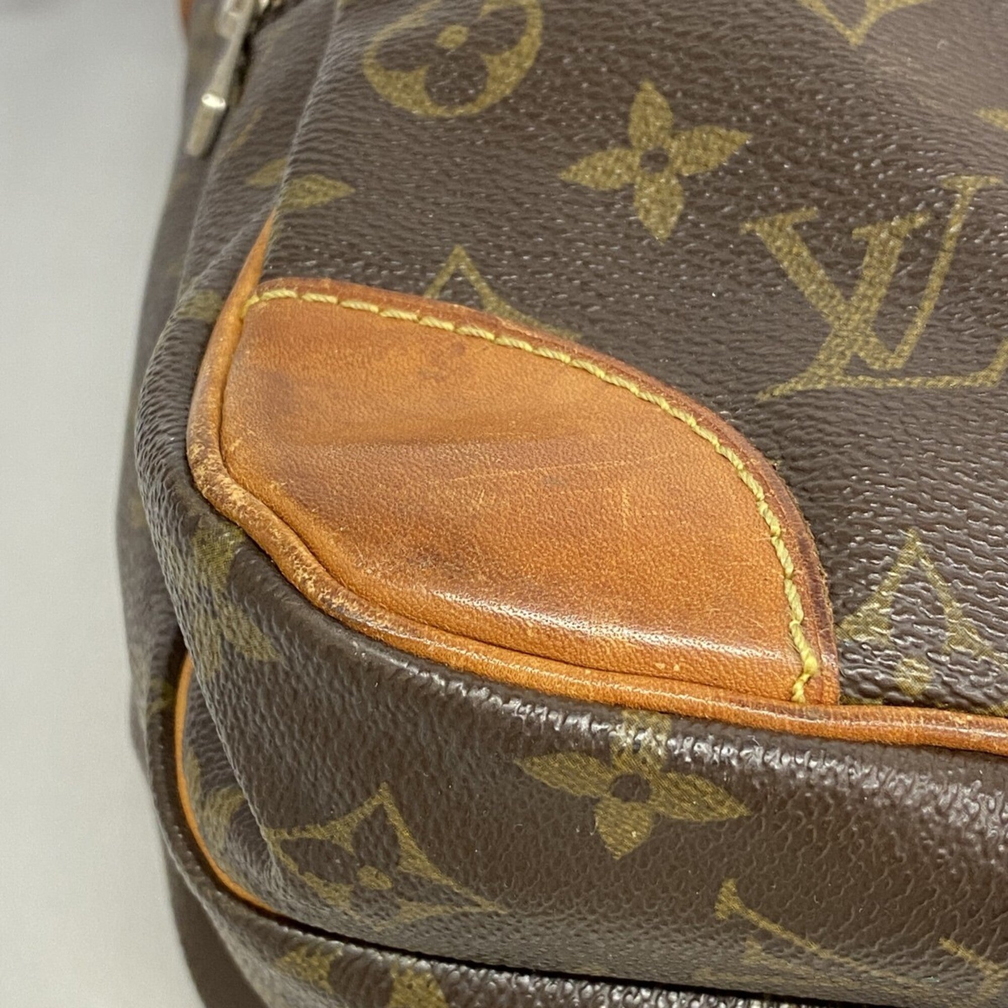 Louis Vuitton Brown Shoulder Bag (Pre-Owned)
