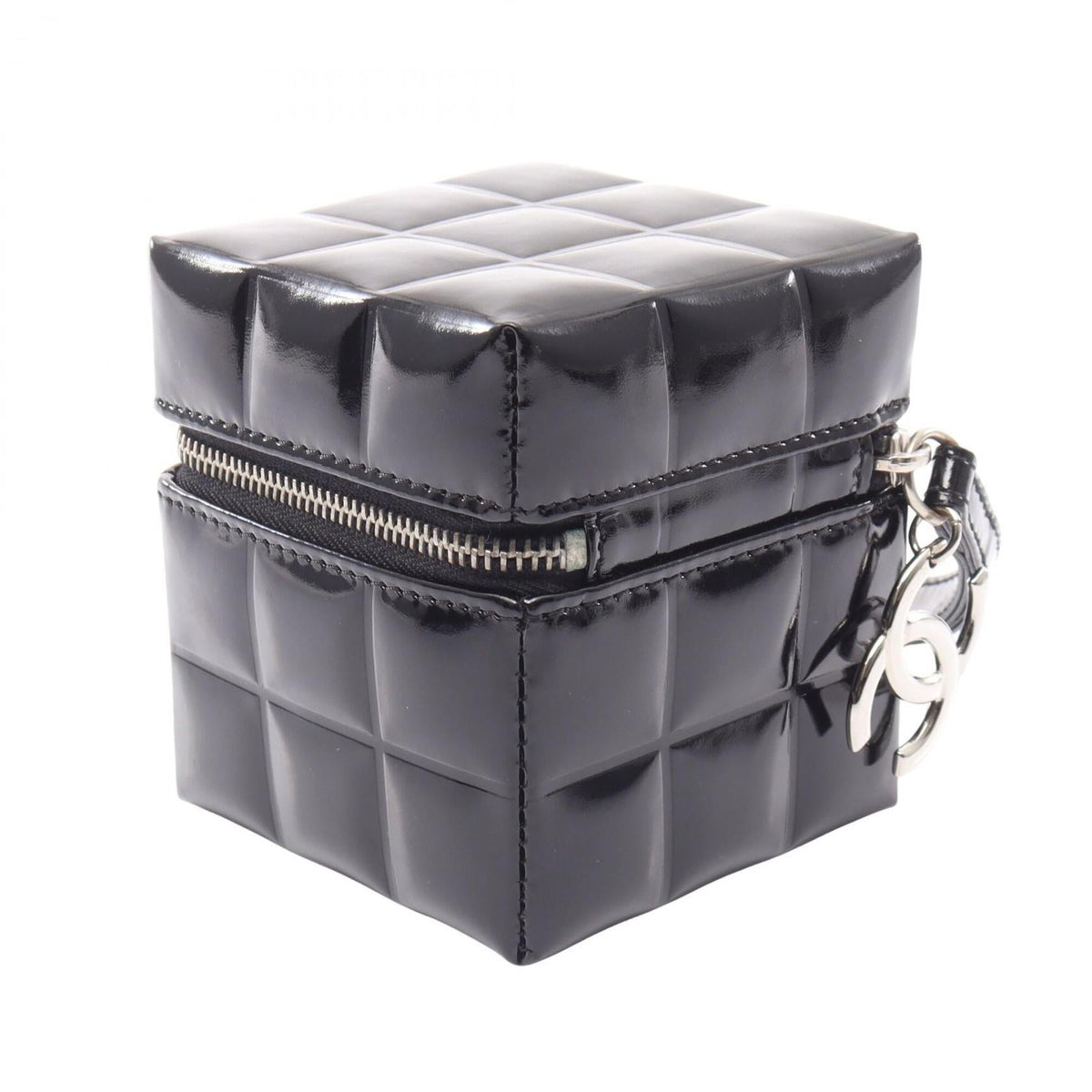 Chanel Chocolate Bar Black Patent Leather Handbag (Pre-Owned)