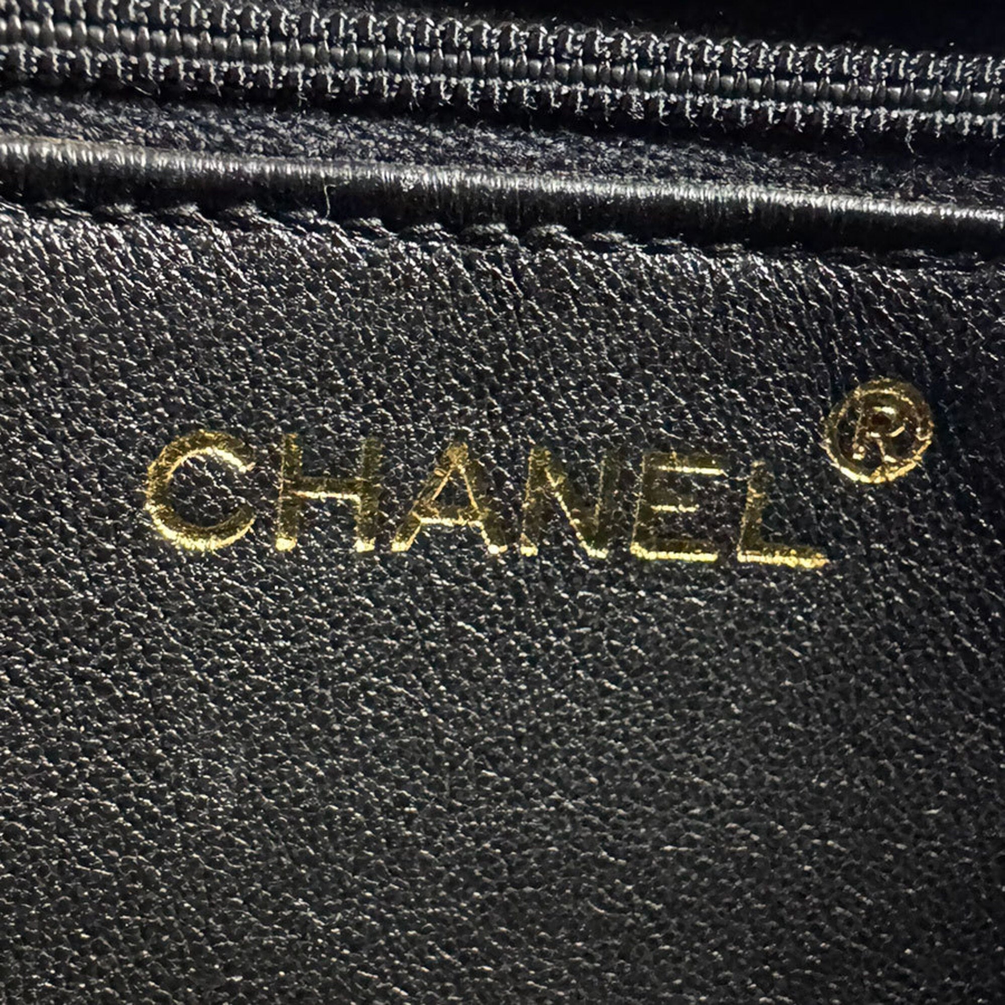 Chanel Black Leather Shoulder Bag (Pre-Owned)
