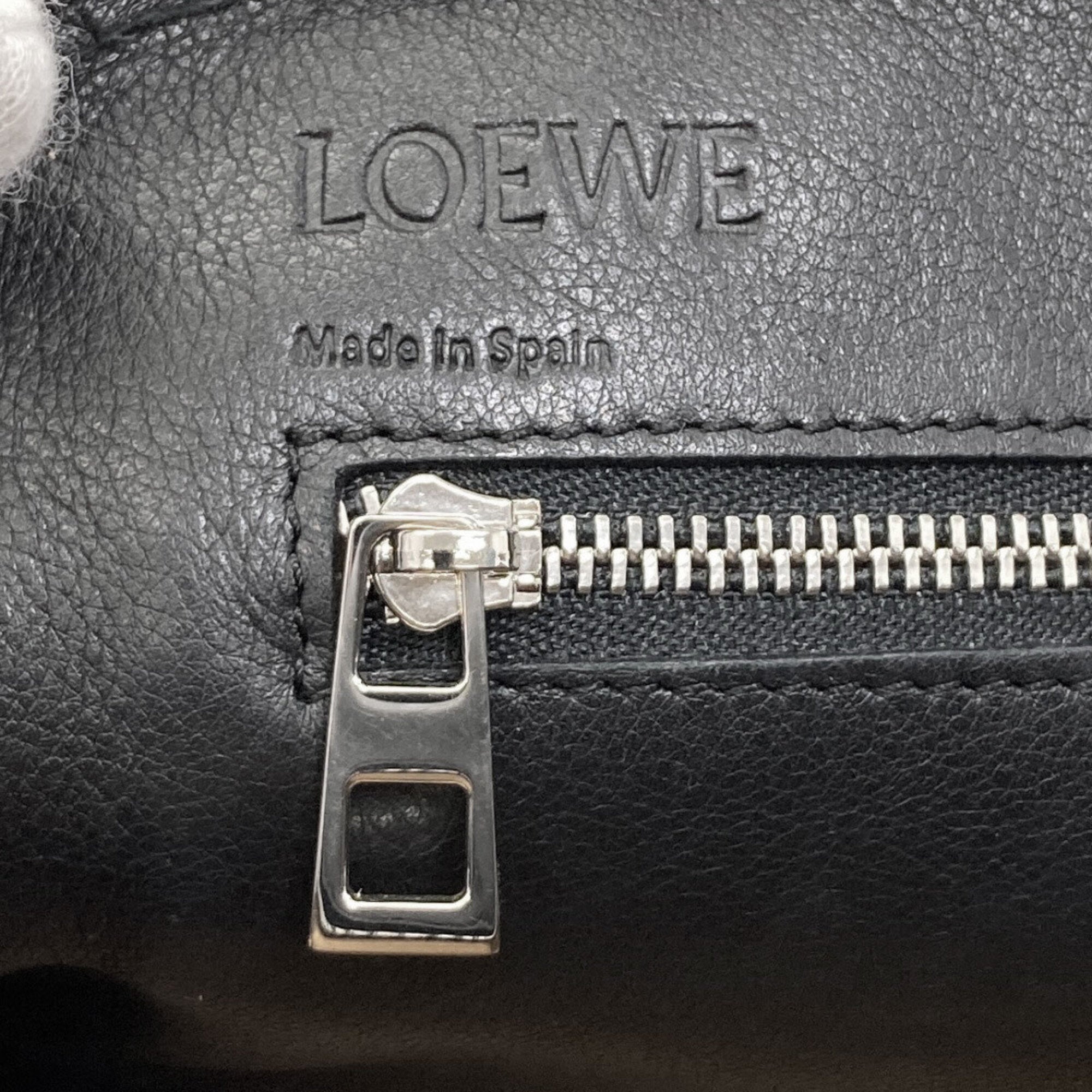 Loewe Black Leather Handbag (Pre-Owned)