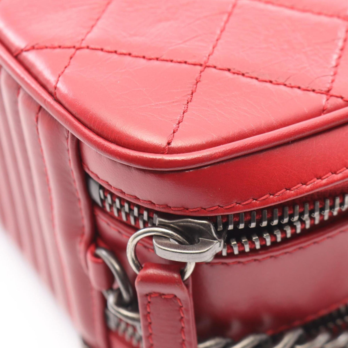 Chanel Red Color Leather Handbag Shoulder Bag (Pre-Owned)