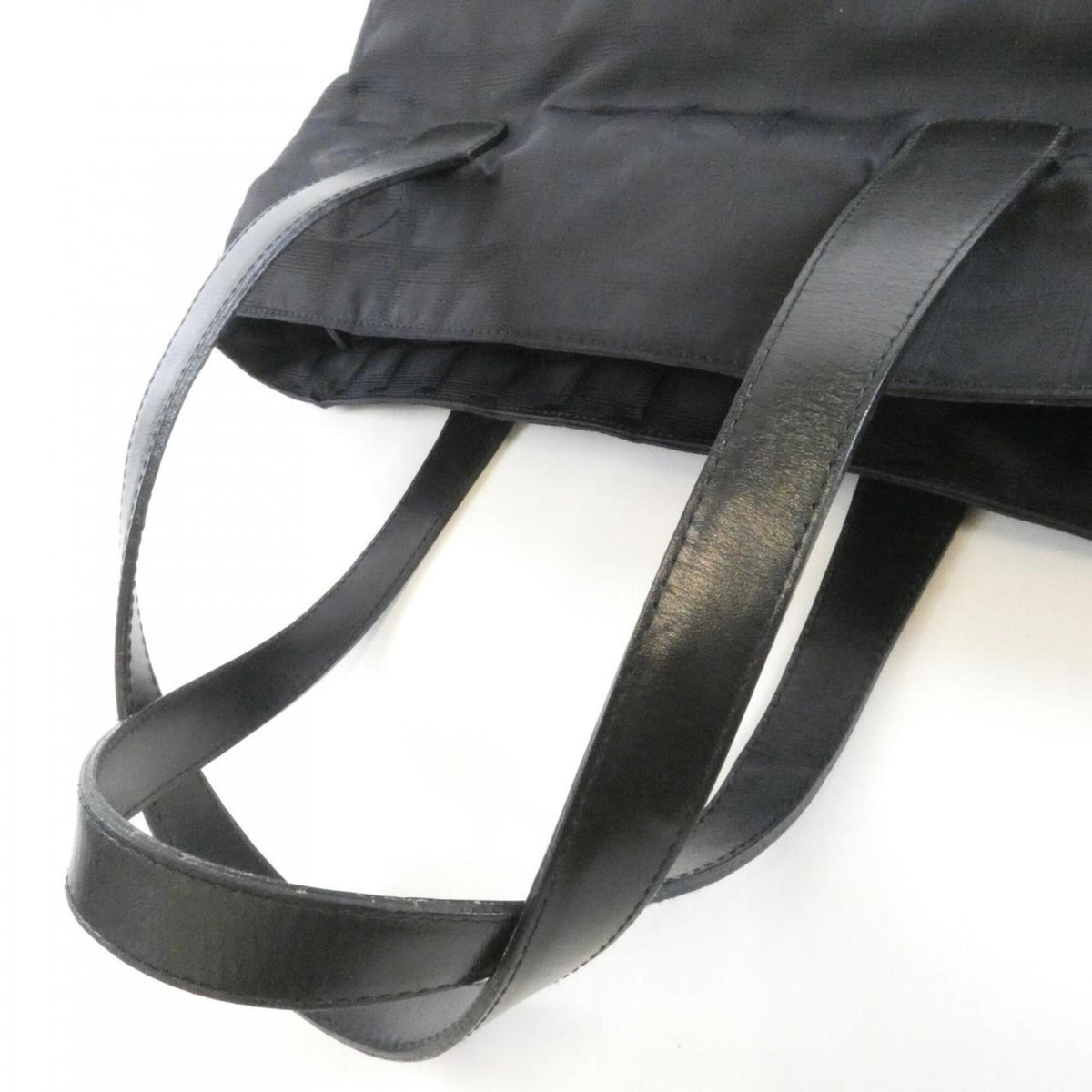 Chanel Black Nylon Shoulder Bag (Pre-Owned)