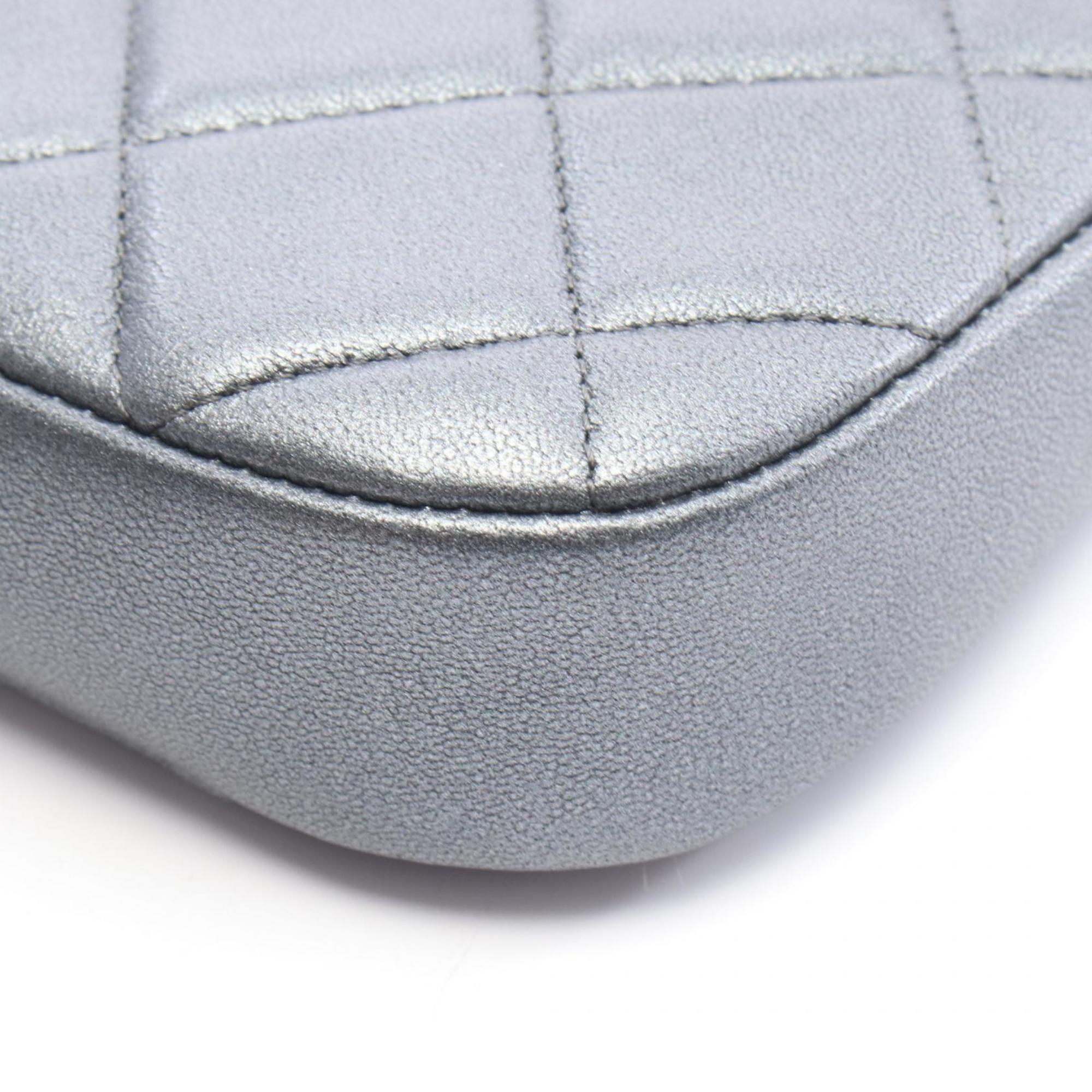 Chanel Matelasse Gray Leather Shoulder Bag (Pre-Owned)