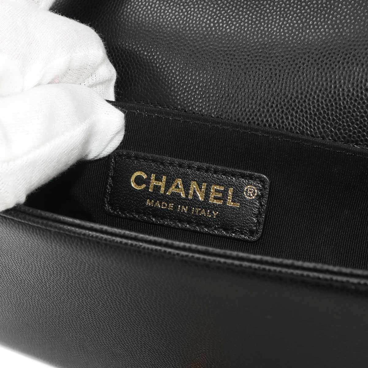 Chanel Boy Chanel Black Grained Calfskin Handbag Shoulder Bag (Pre-Owned)
