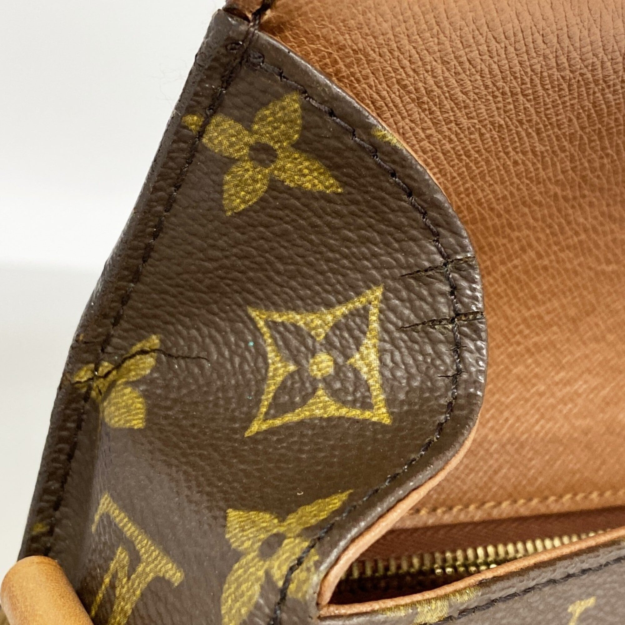 Louis Vuitton Brown Shoulder Bag (Pre-Owned)