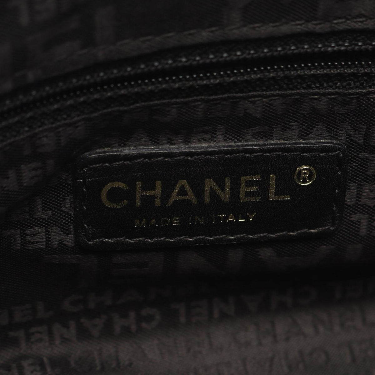 Chanel Black Grained Calfskin Handbag (Pre-Owned)