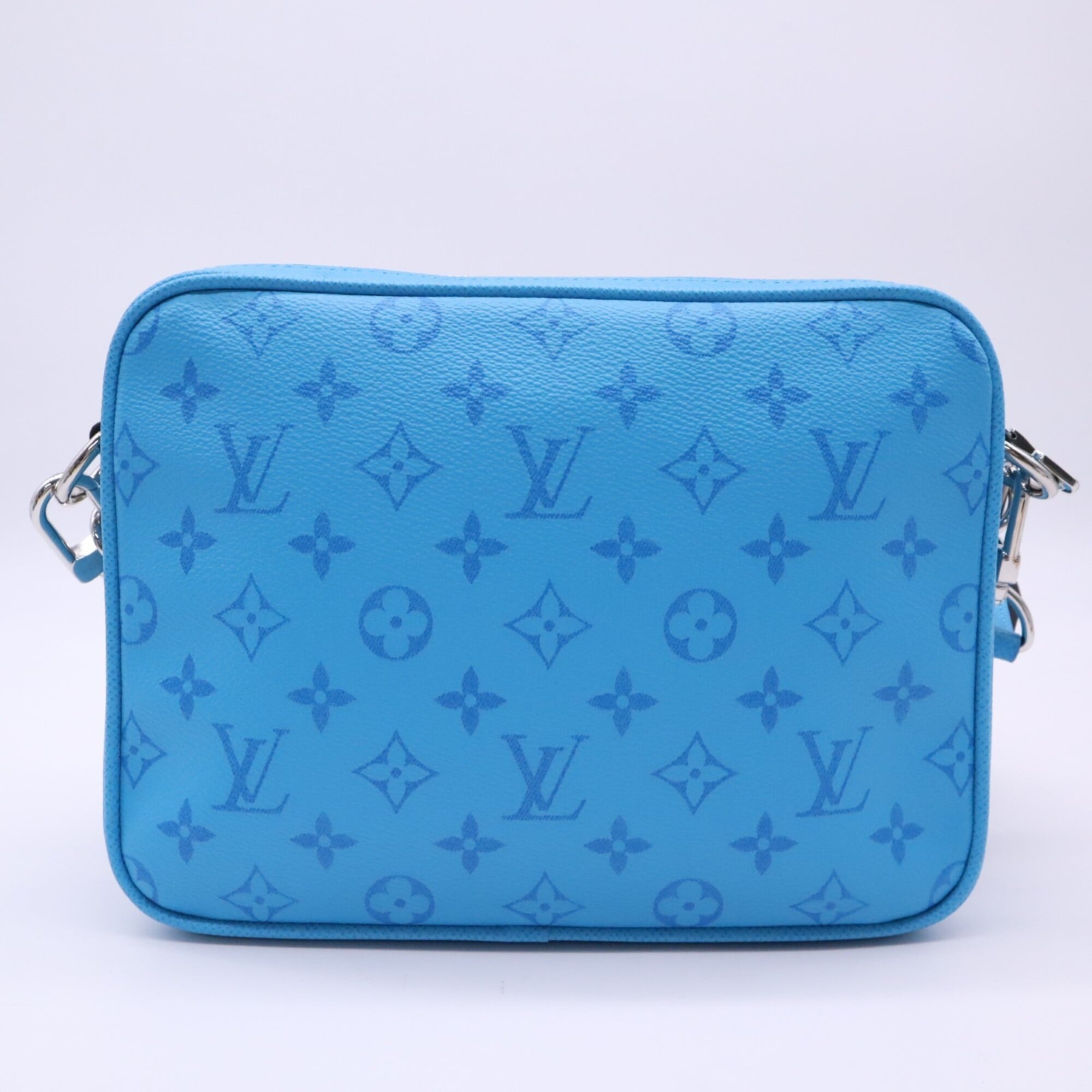 Louis Vuitton Taigarama Blue Leather Shoulder Bag Sling Bag (Pre-Owned)