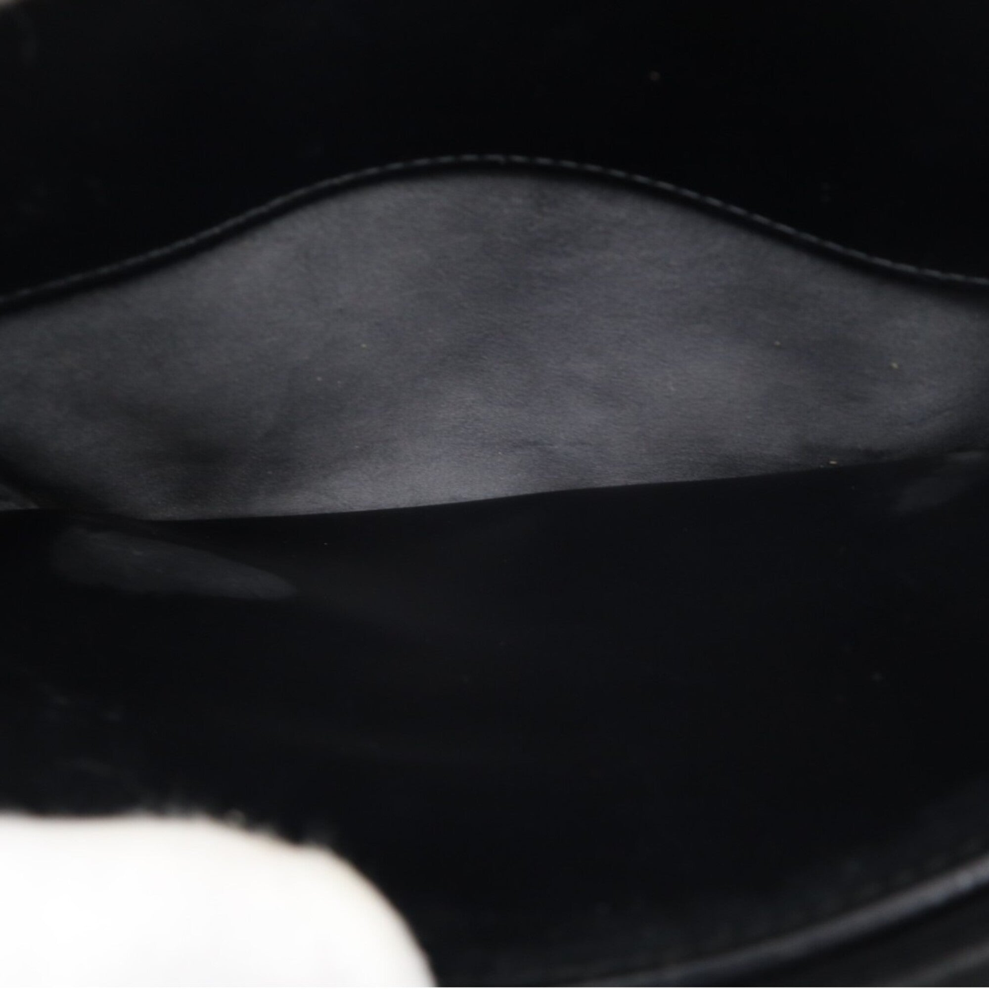 Louis Vuitton Black Leather Handbag (Pre-Owned)
