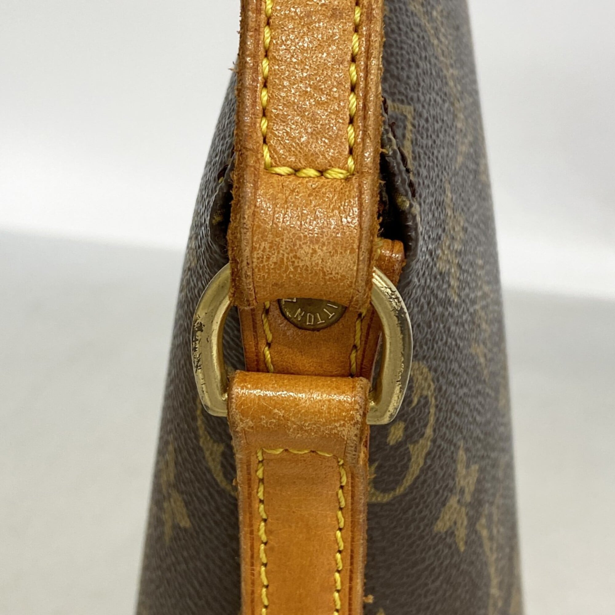 Louis Vuitton Brown Shoulder Bag (Pre-Owned)