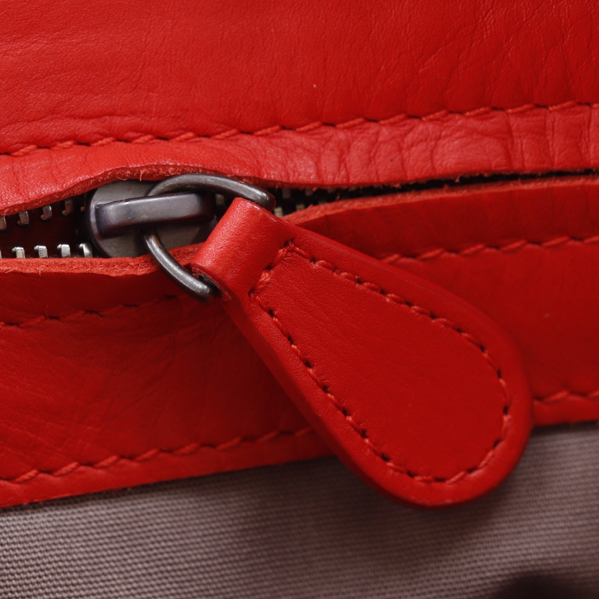 Bottega Veneta Intrecciato Red Color Intrecciato Shoulder Bag (Pre-Owned)