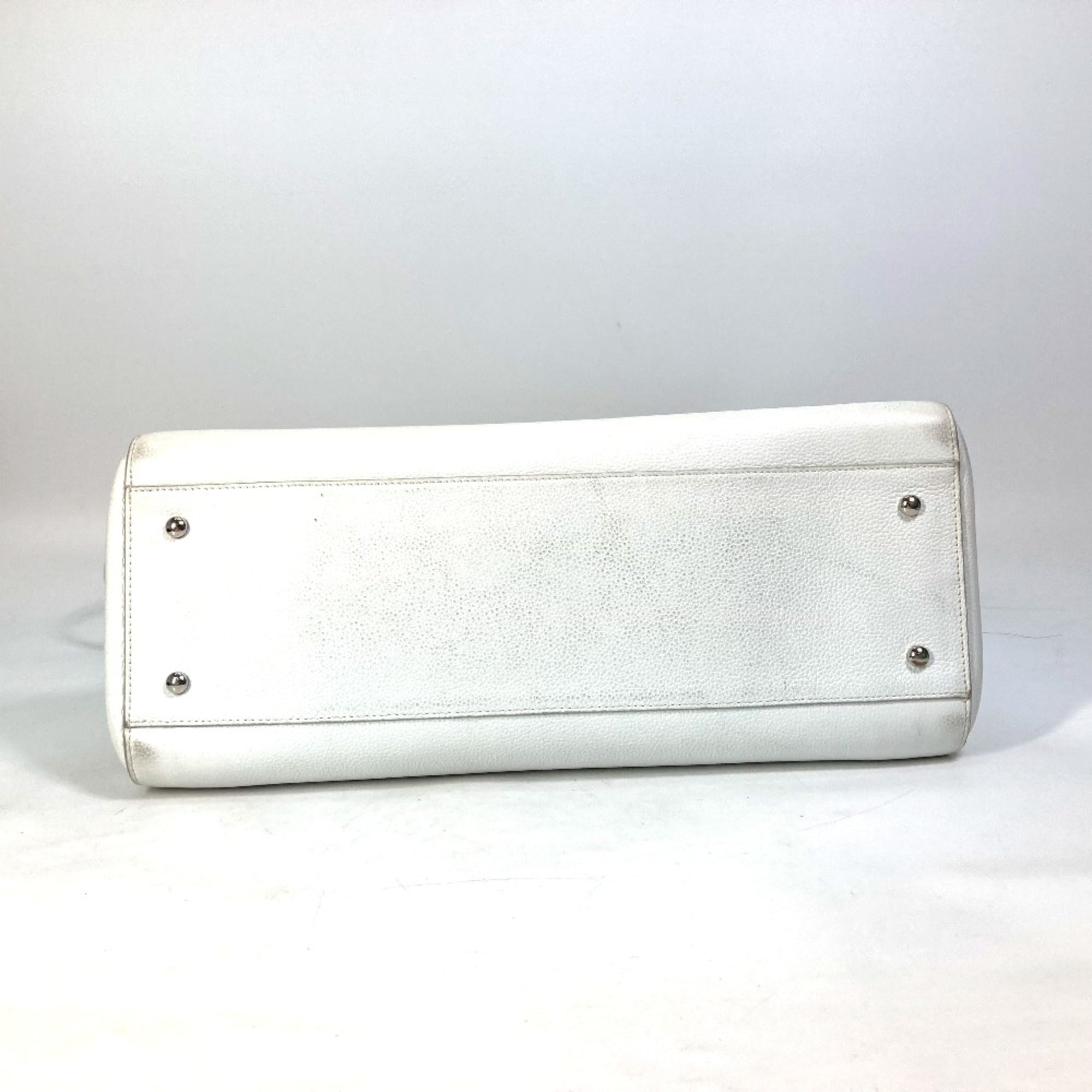Chanel White Leather Handbag (Pre-Owned)