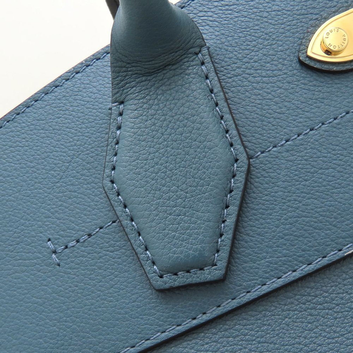 Louis Vuitton Blue Handbag (Pre-Owned)