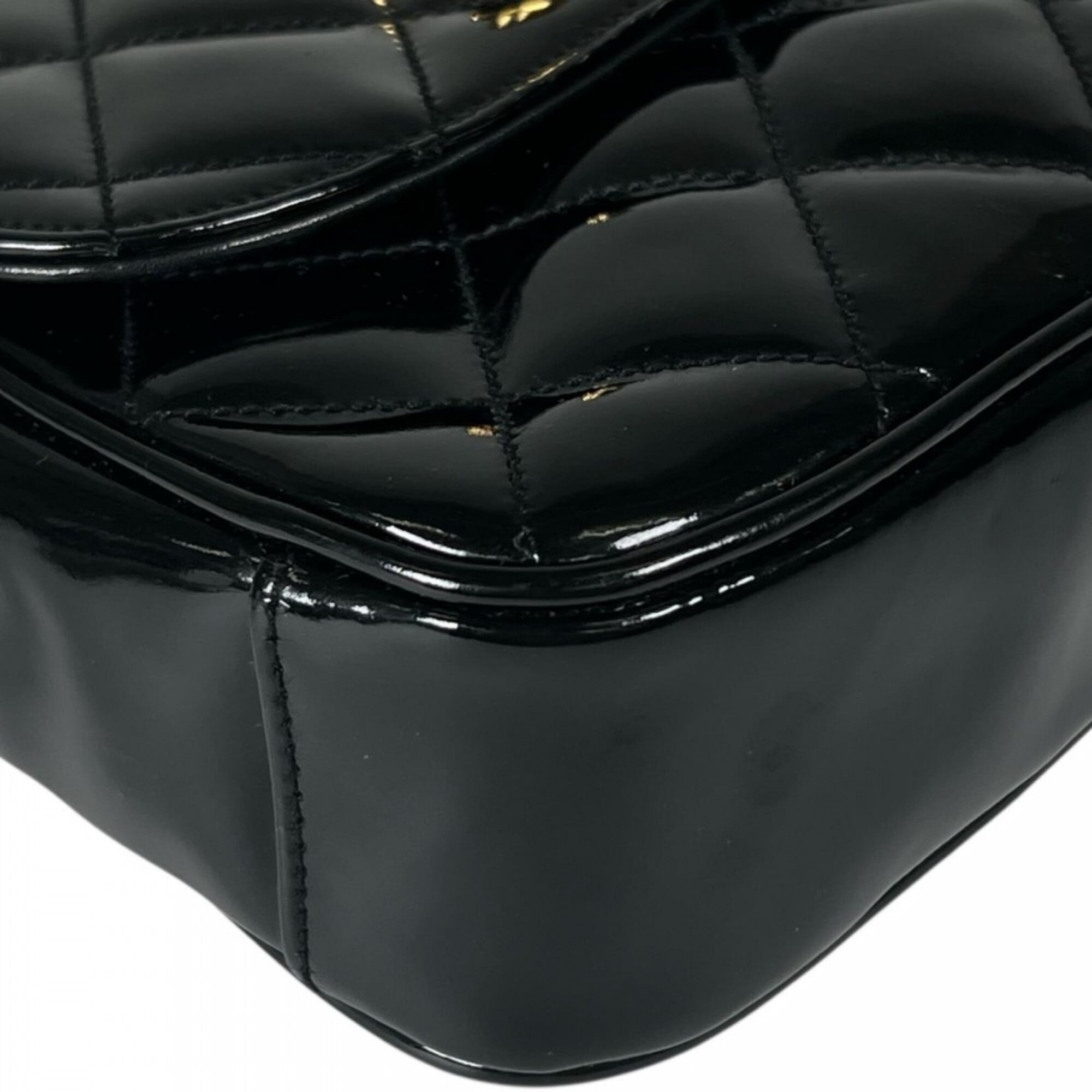 Chanel Matelasse Black Leather Shoulder Bag (Pre-Owned)