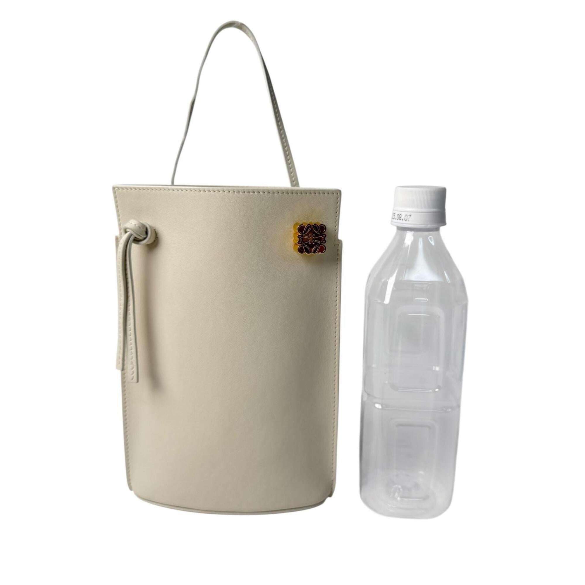 Loewe White Leather Shoulder Bag (Pre-Owned)