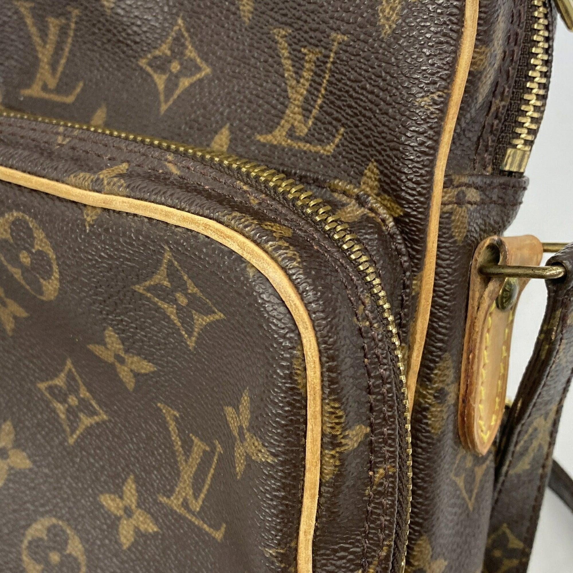 Louis Vuitton Brown Shoulder Bag (Pre-Owned)