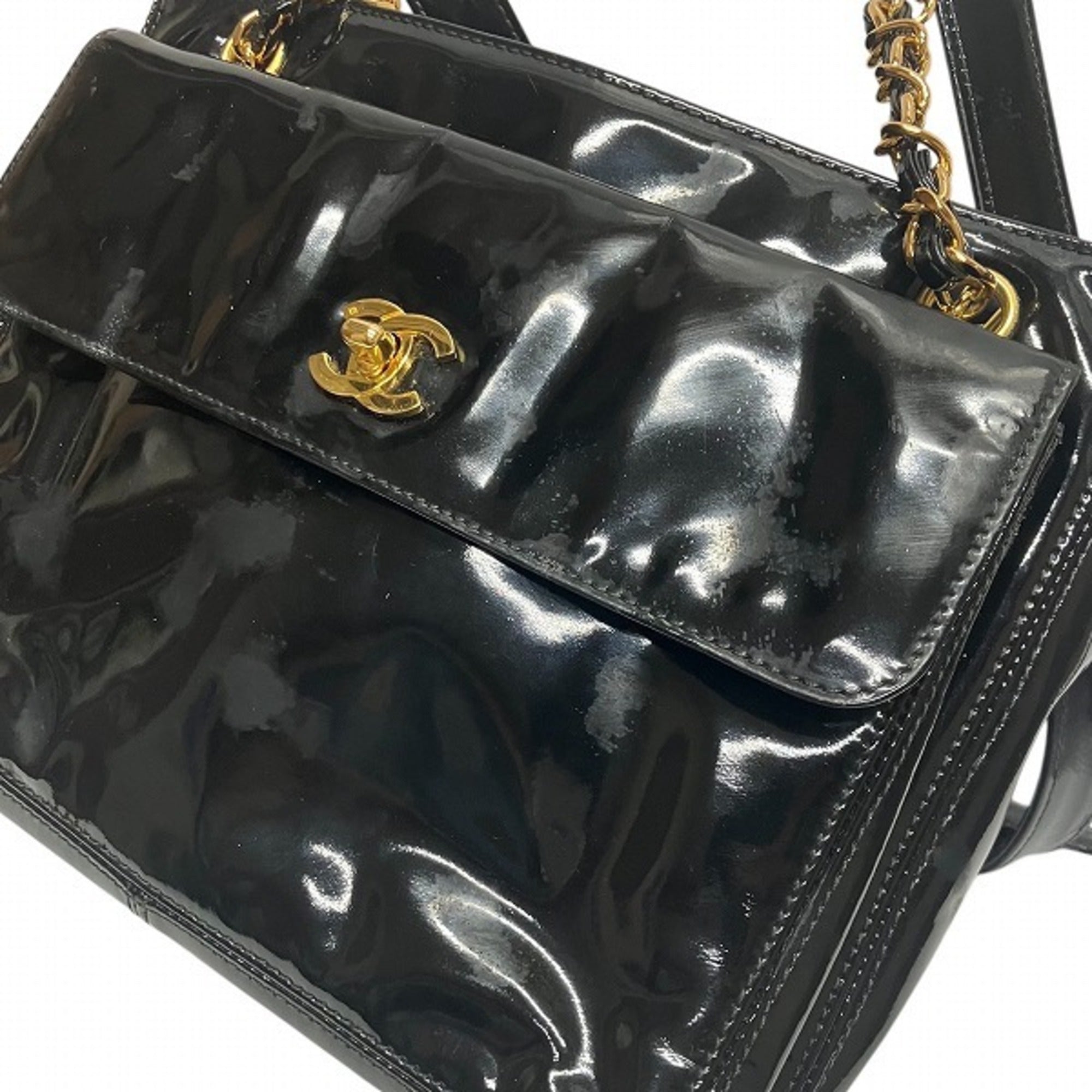 Chanel Black Patent Leather Shoulder Bag (Pre-Owned)
