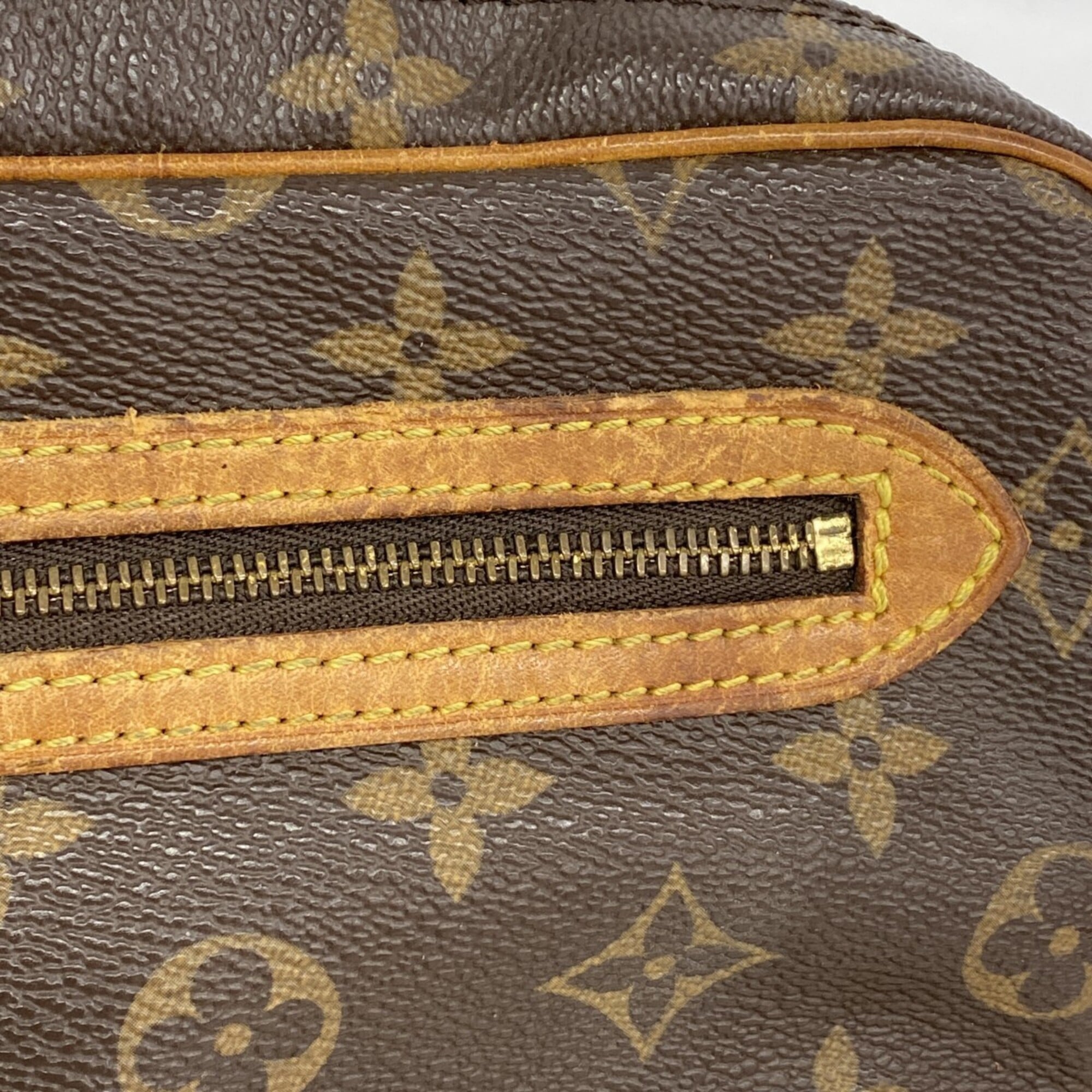 Louis Vuitton Brown Clutch Bag (Pre-Owned)