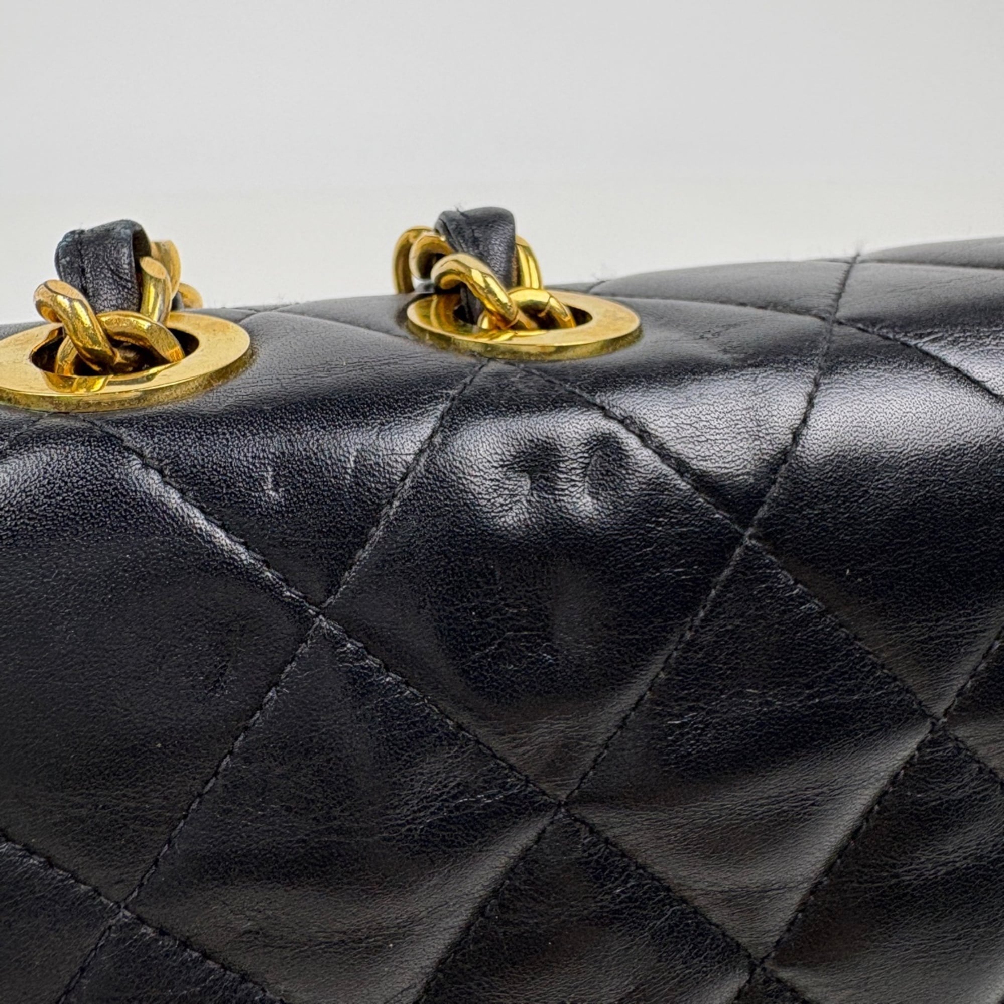 Chanel Matelasse Black Leather Shoulder Bag (Pre-Owned)