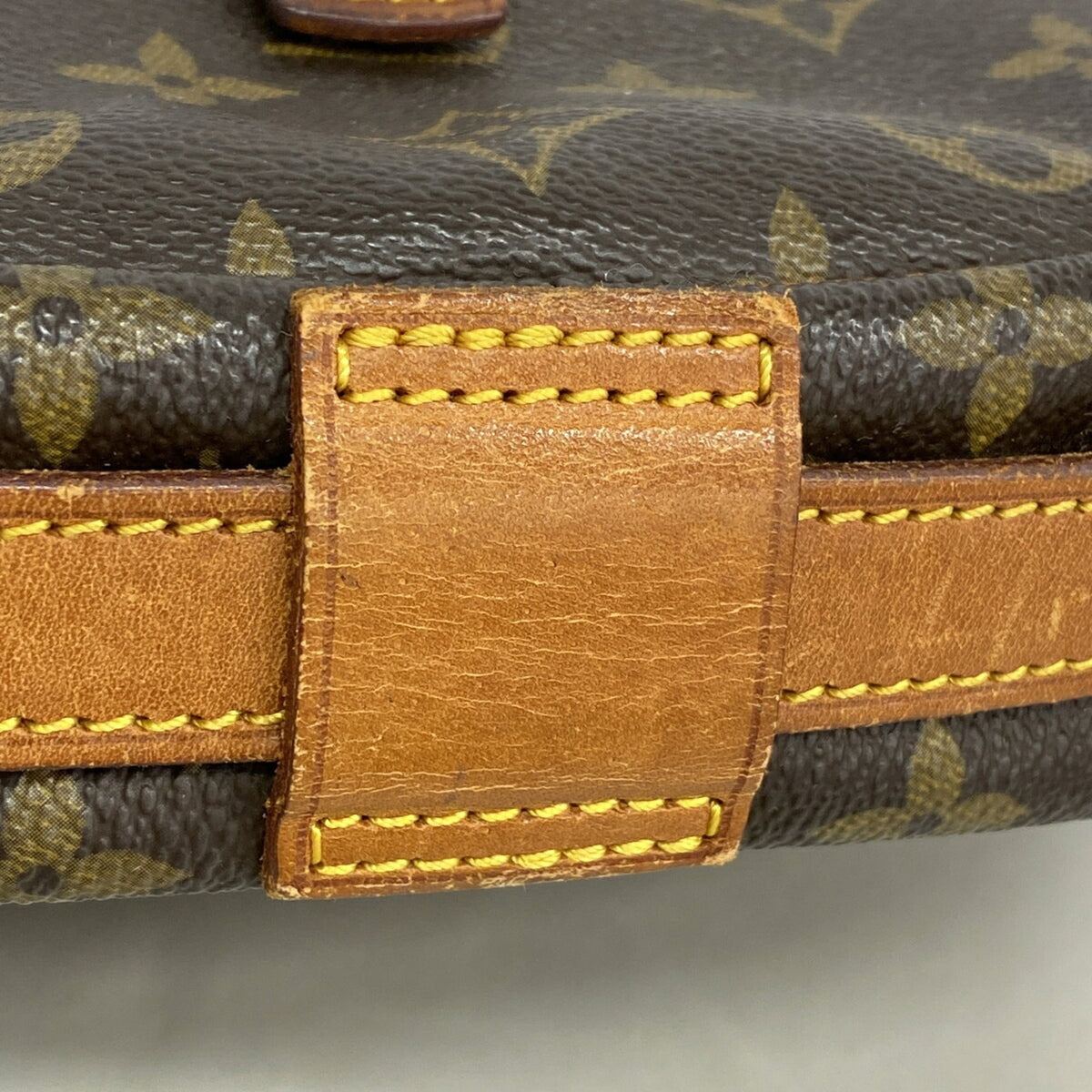 Louis Vuitton Brown Shoulder Bag (Pre-Owned)