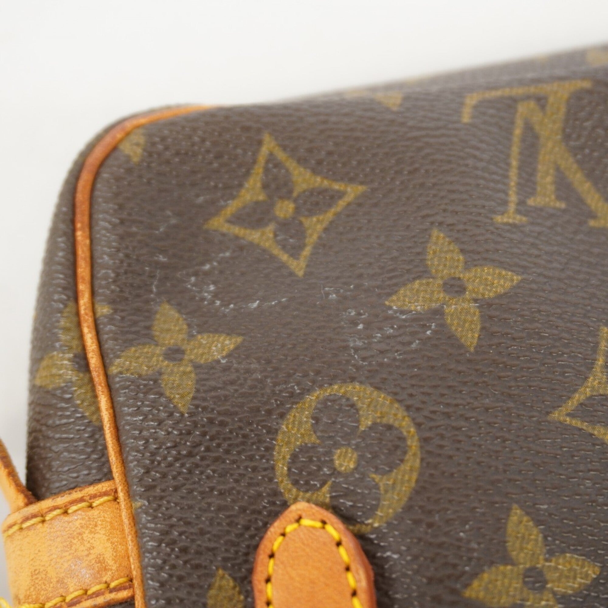 Louis Vuitton Brown Shoulder Bag (Pre-Owned)