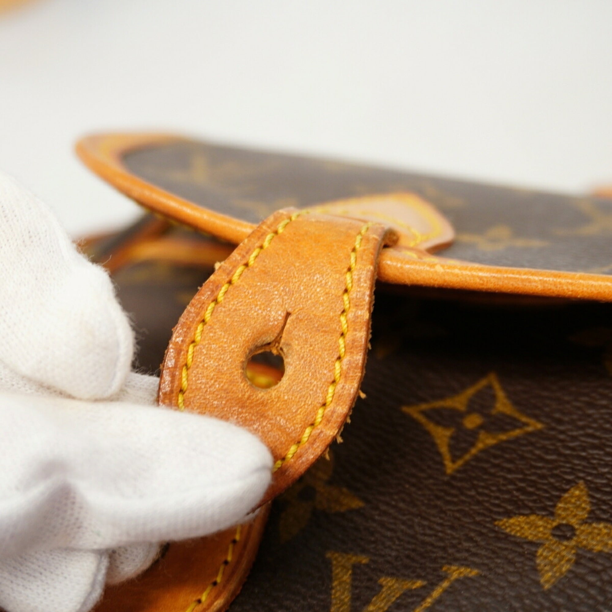 Louis Vuitton Brown Shoulder Bag (Pre-Owned)
