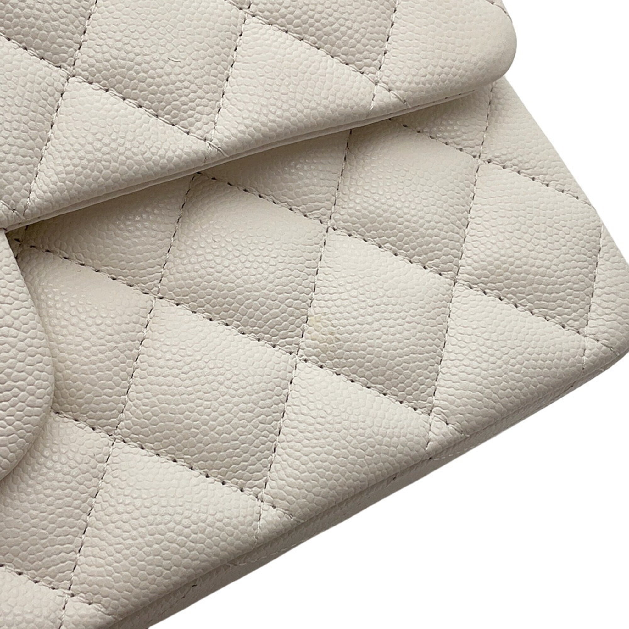 Chanel Matelasse White Grained Calfskin Handbag Shoulder Bag (Pre-Owned)