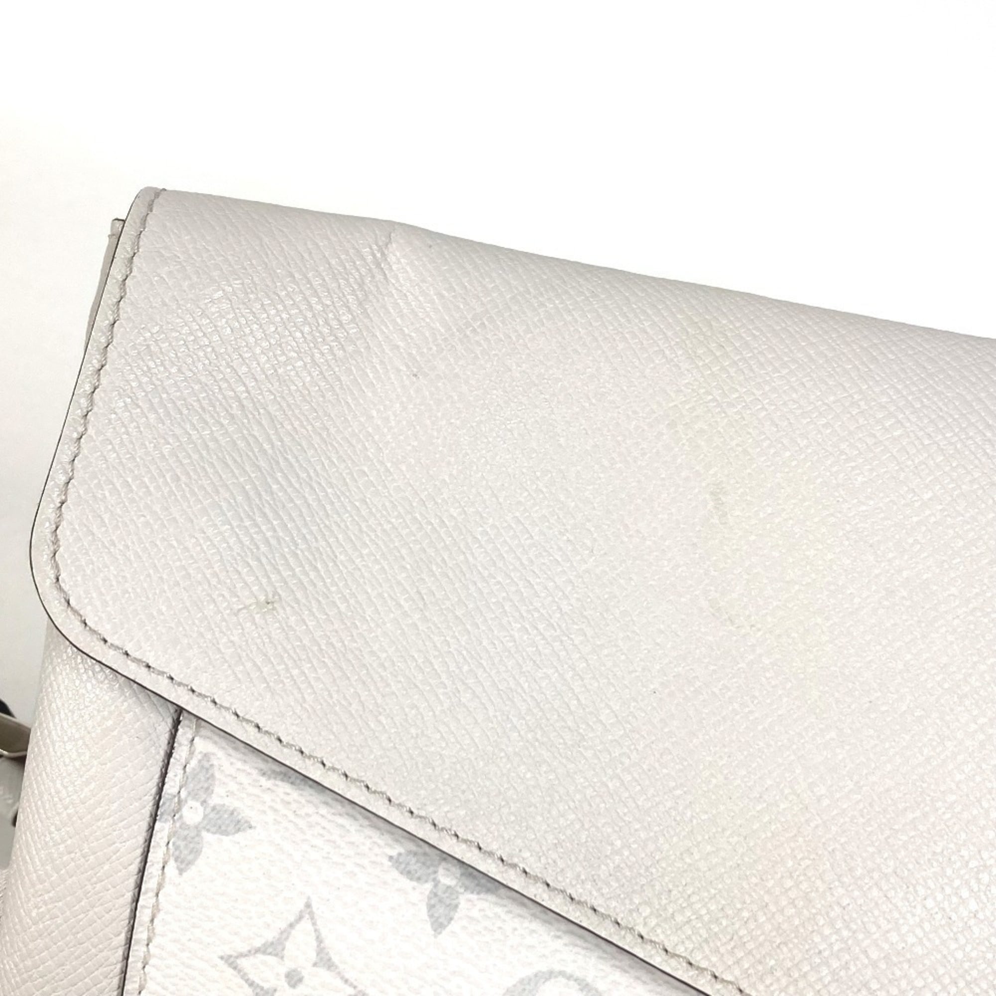 Louis Vuitton White Taigarama Shoulder Bag (Pre-Owned)