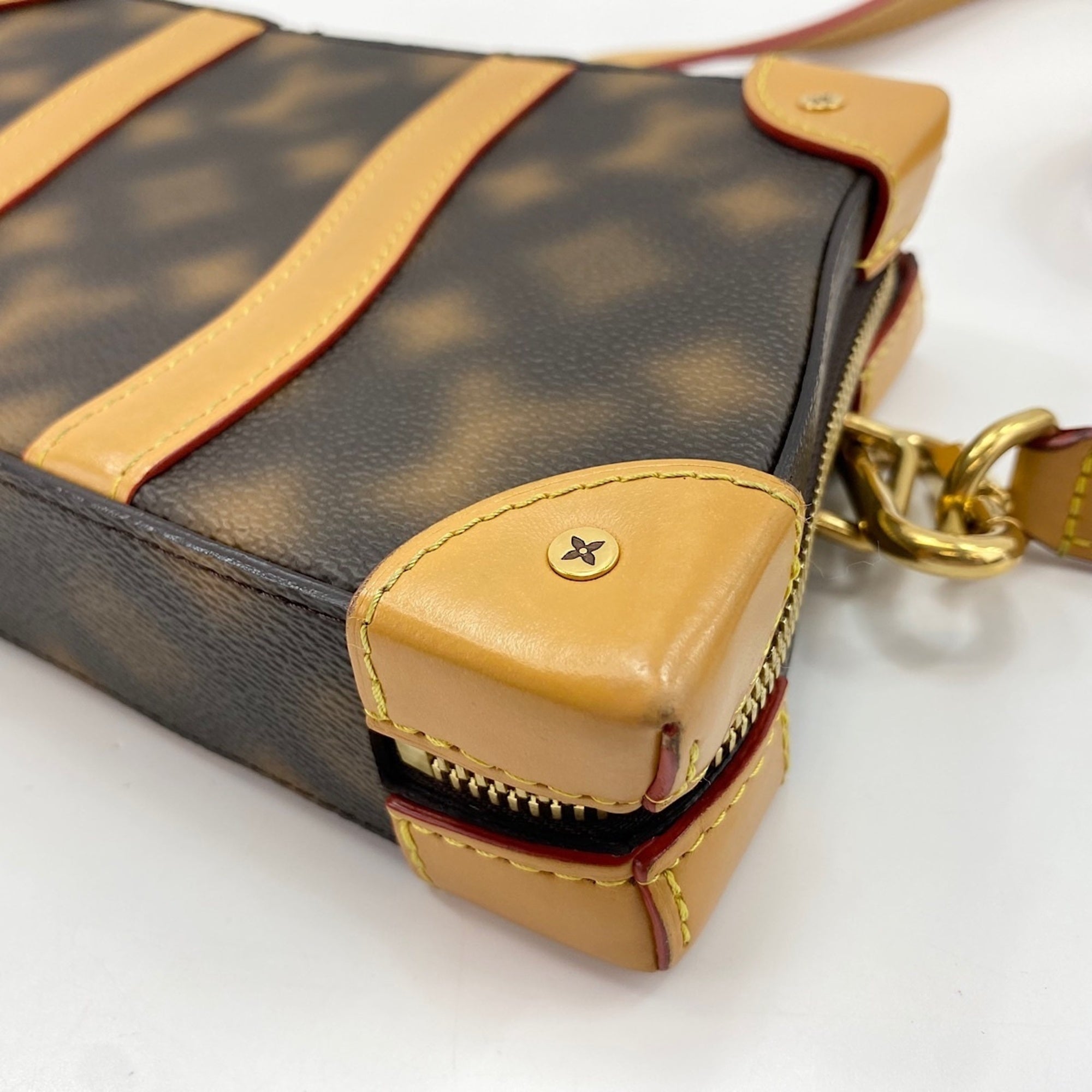 Louis Vuitton Brown Shoulder Bag (Pre-Owned)
