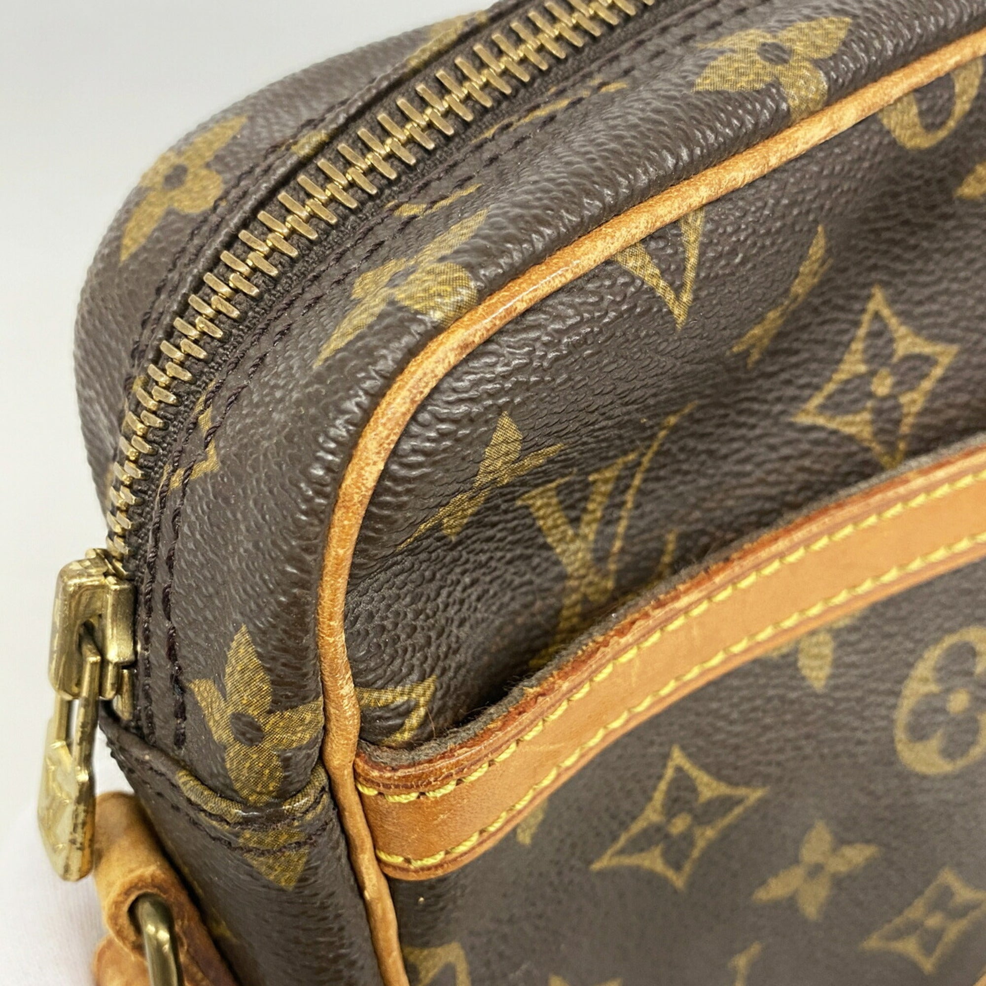 Louis Vuitton Brown Shoulder Bag (Pre-Owned)