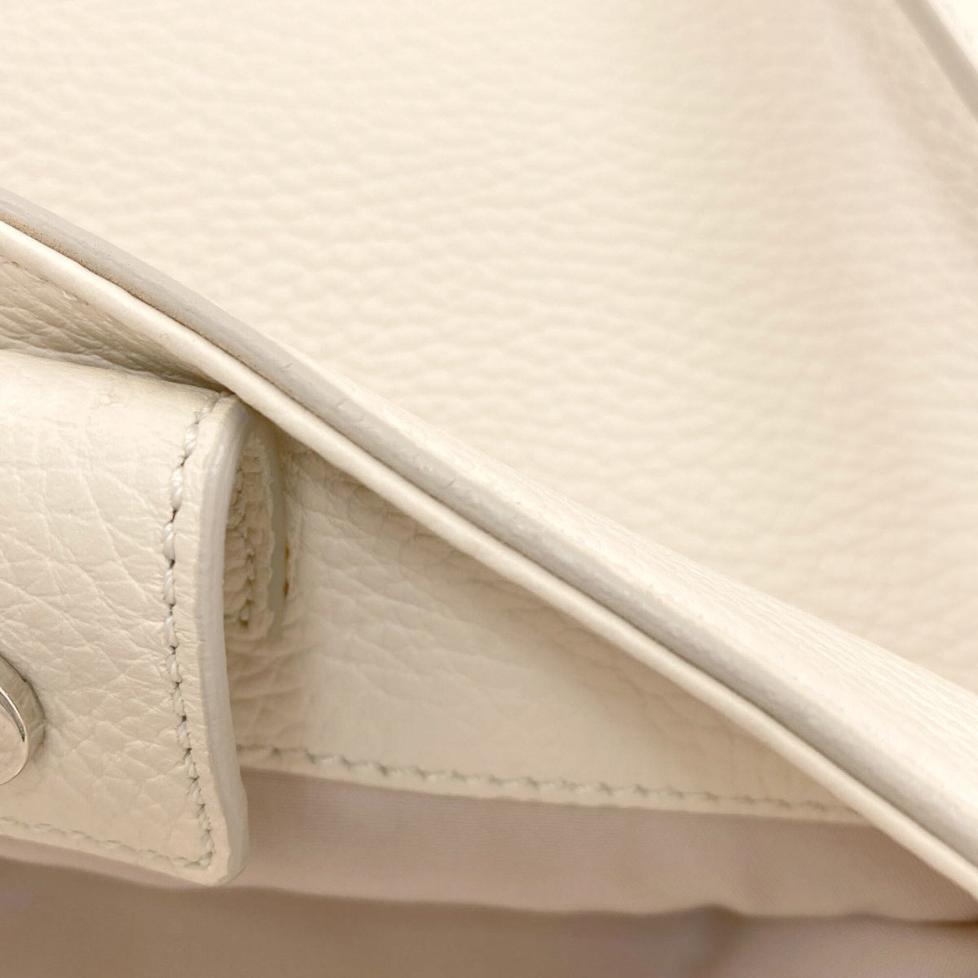 Tod's Cream Leather Tote Bag (Pre-Owned)