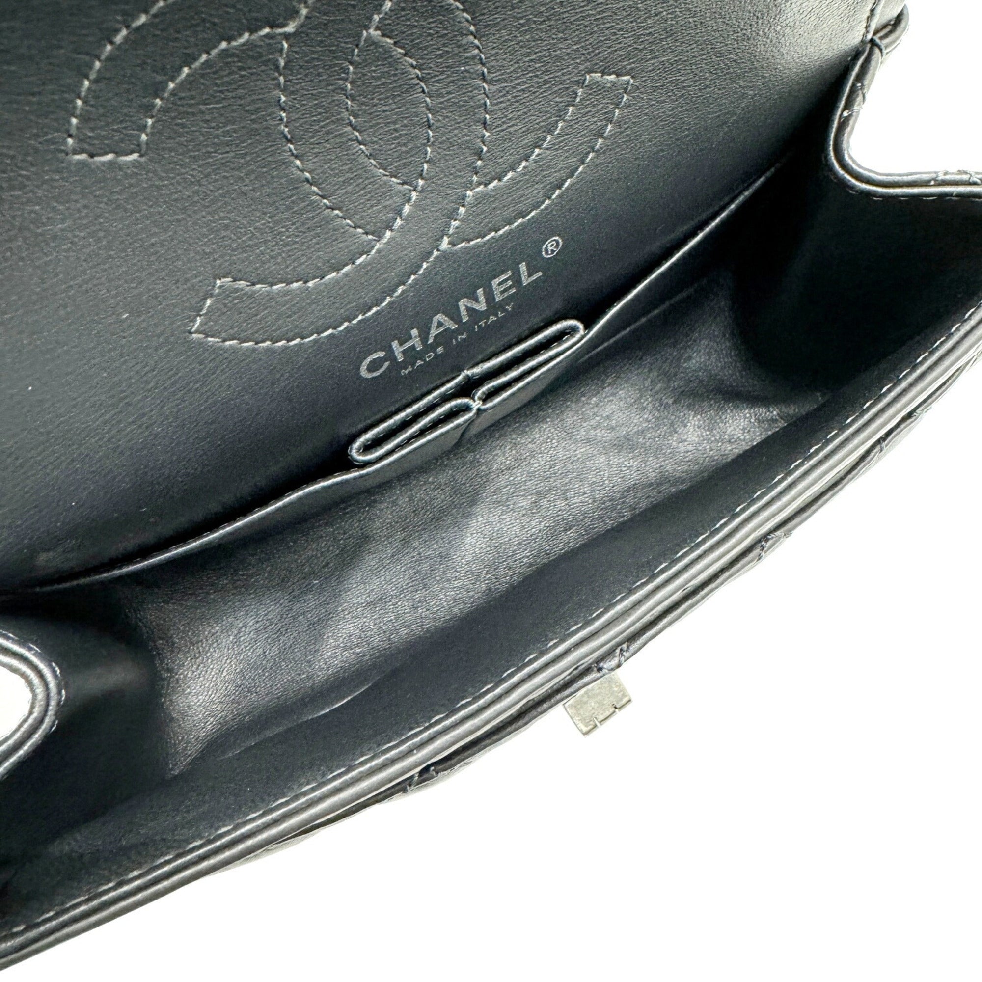Chanel Dark Gray Leather Shoulder Bag (Pre-Owned)