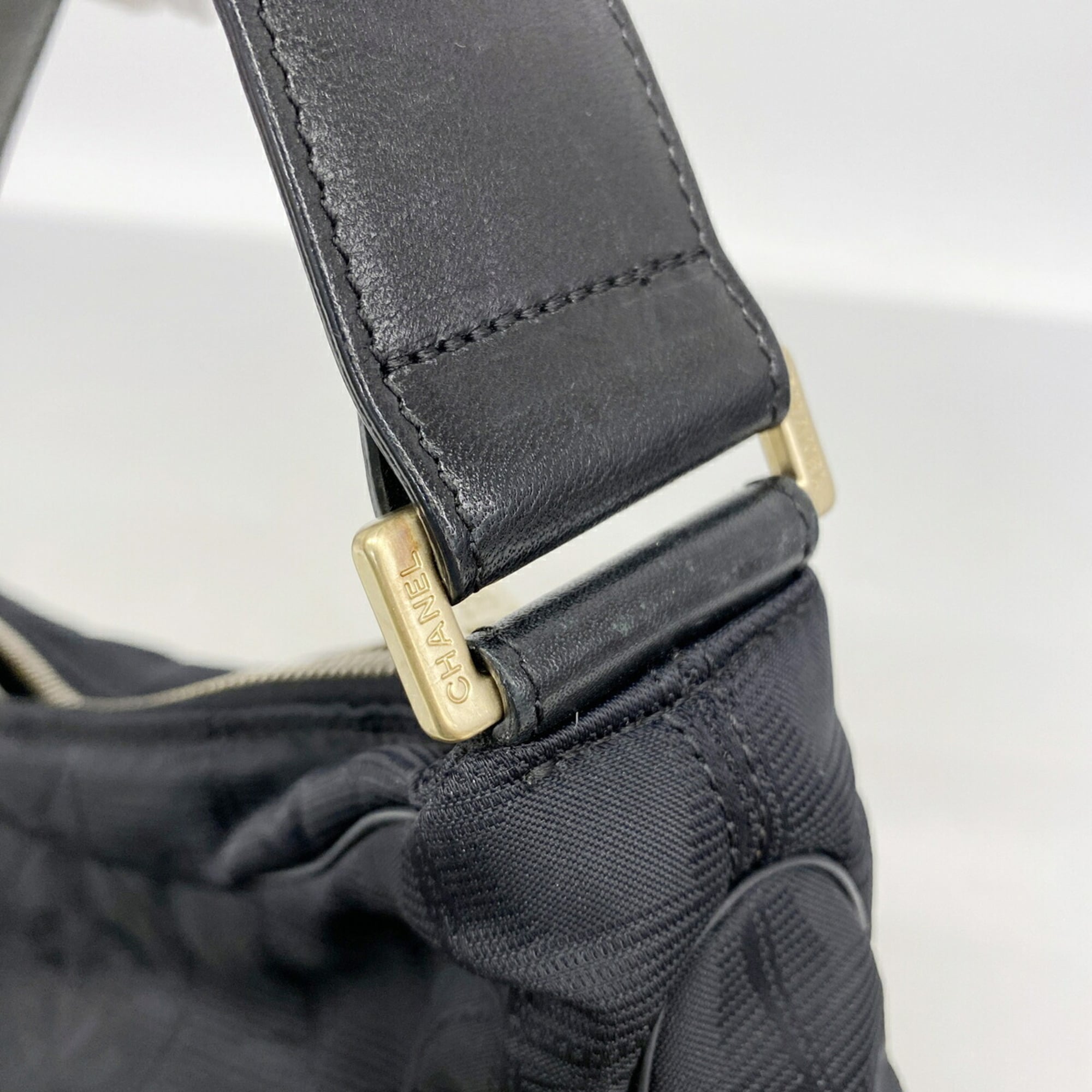 Chanel Black Nylon Shoulder Bag (Pre-Owned)