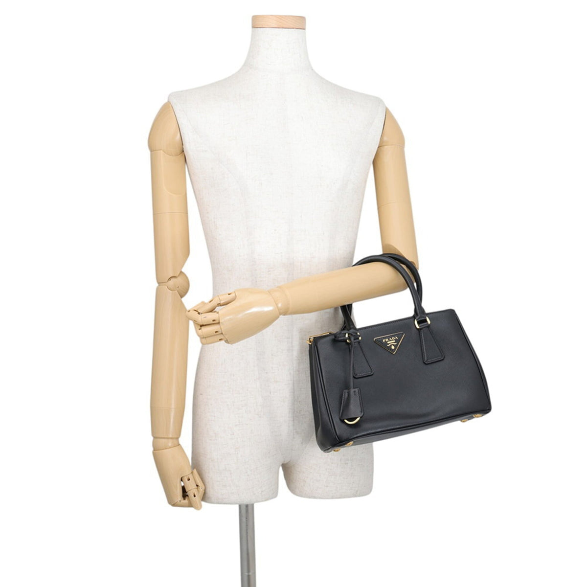 Prada Black Saffiano Handbag Shoulder Bag (Pre-Owned)