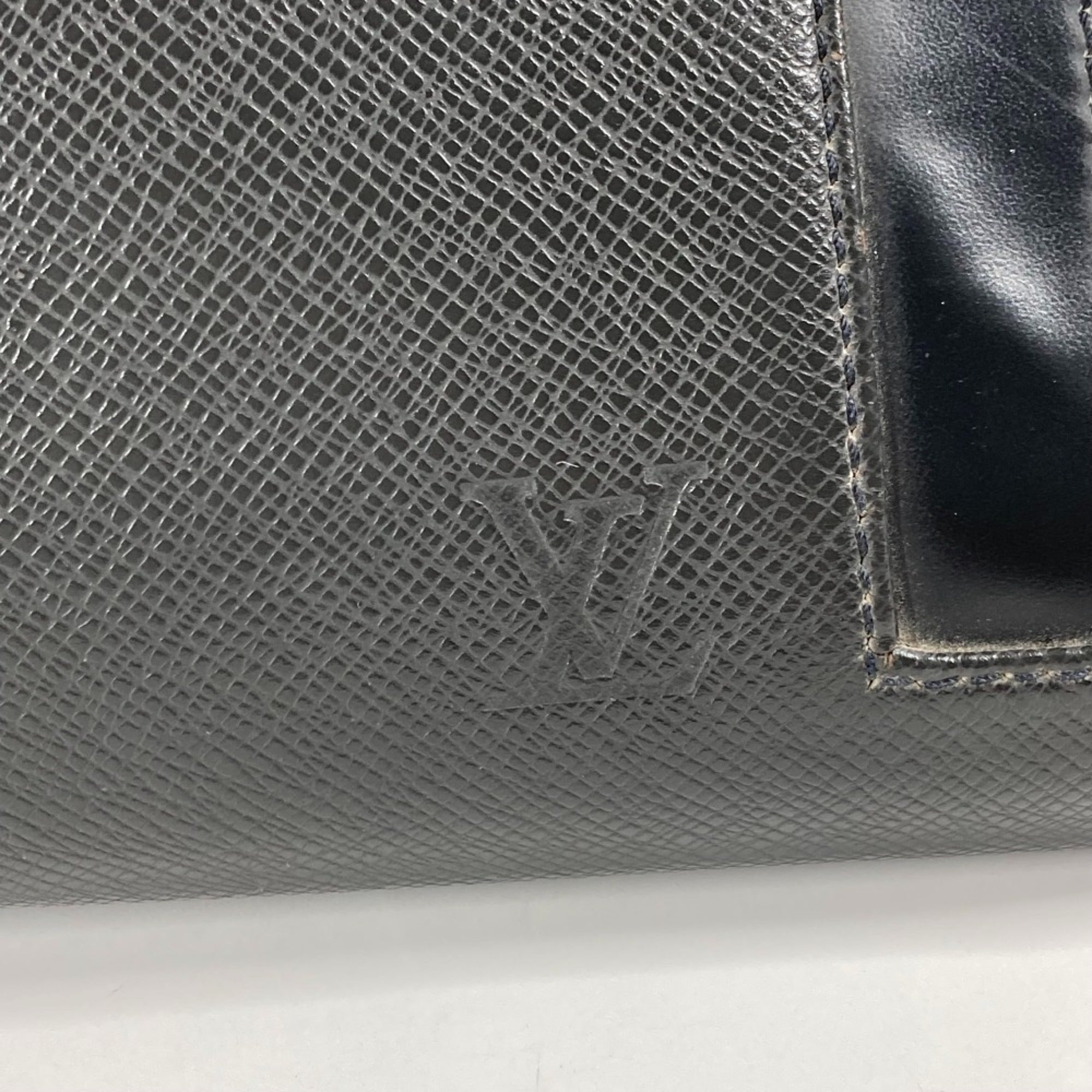 Louis Vuitton Ardoise Black Taiga Leather Handbag Tote Bag (Pre-Owned)