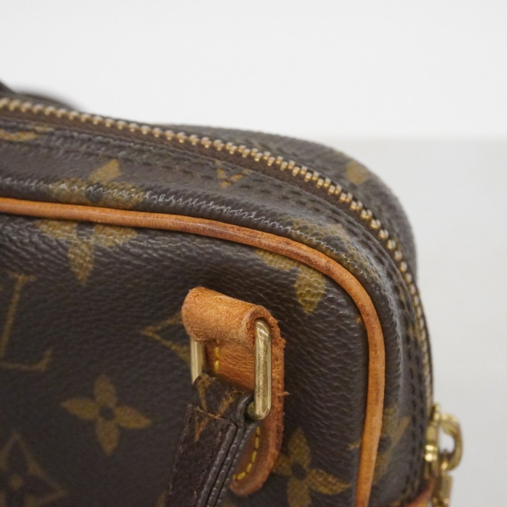 Louis Vuitton Brown Shoulder Bag (Pre-Owned)