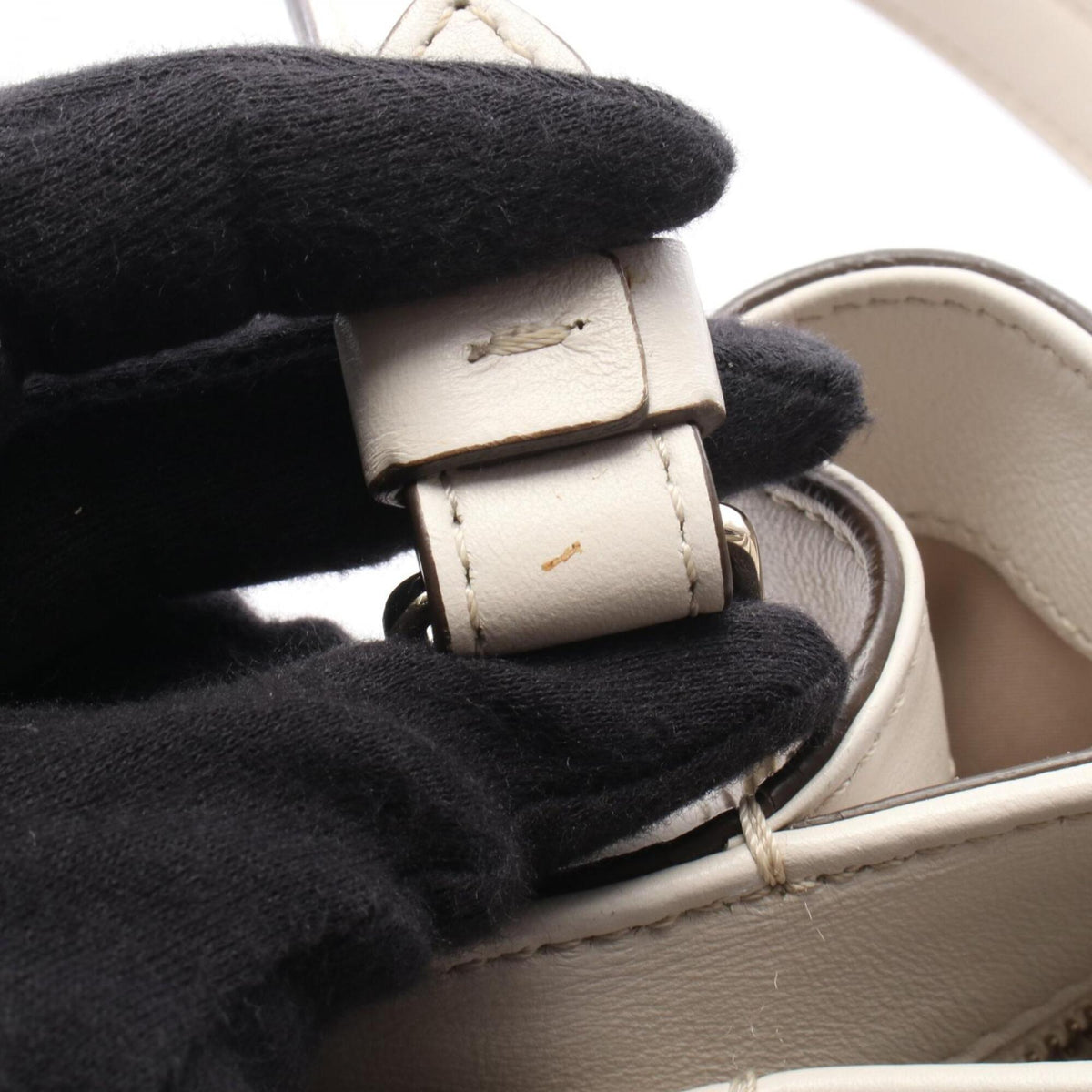 Tod's White Leather Handbag Shoulder Bag (Pre-Owned)