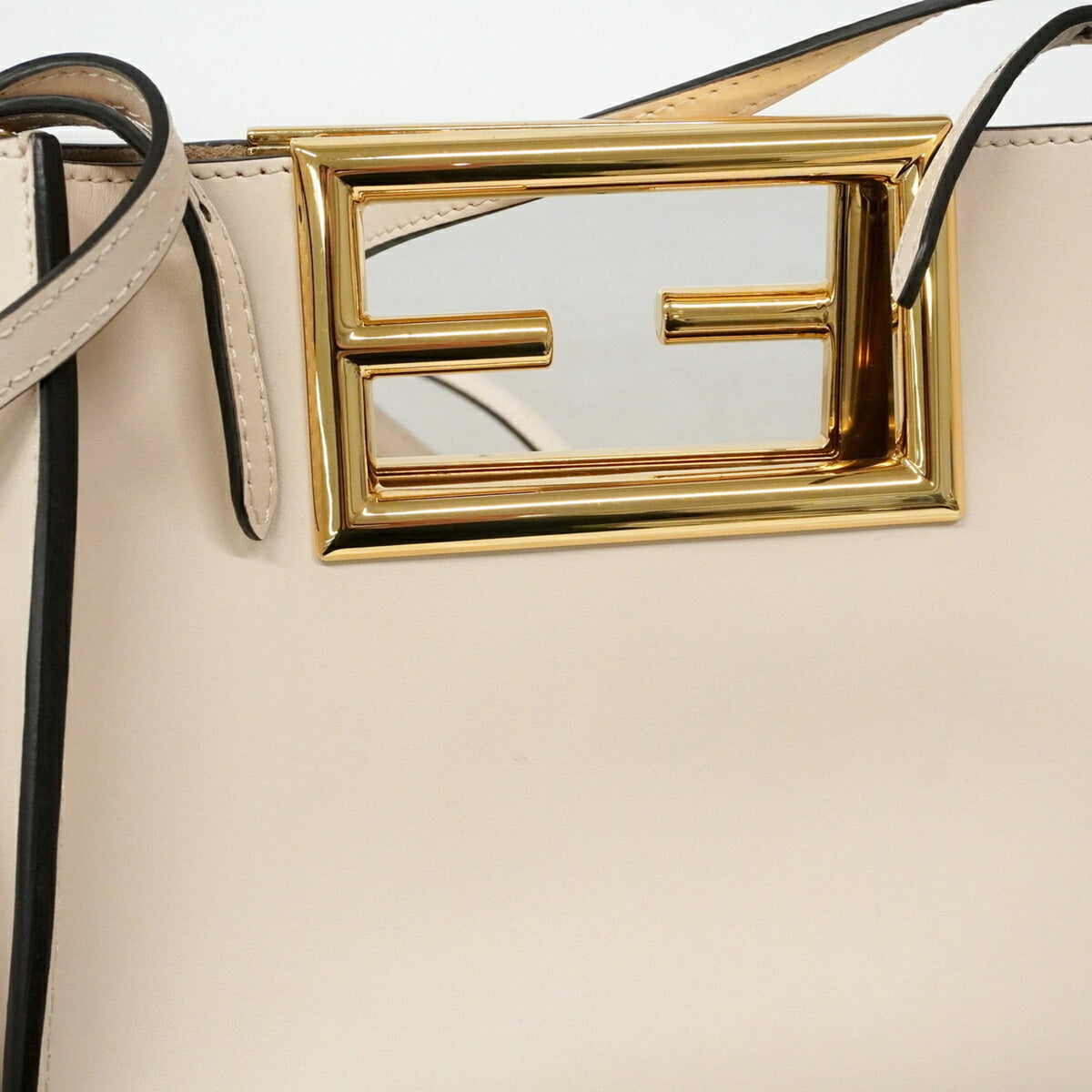 Fendi Ivory Leather Handbag (Pre-Owned)