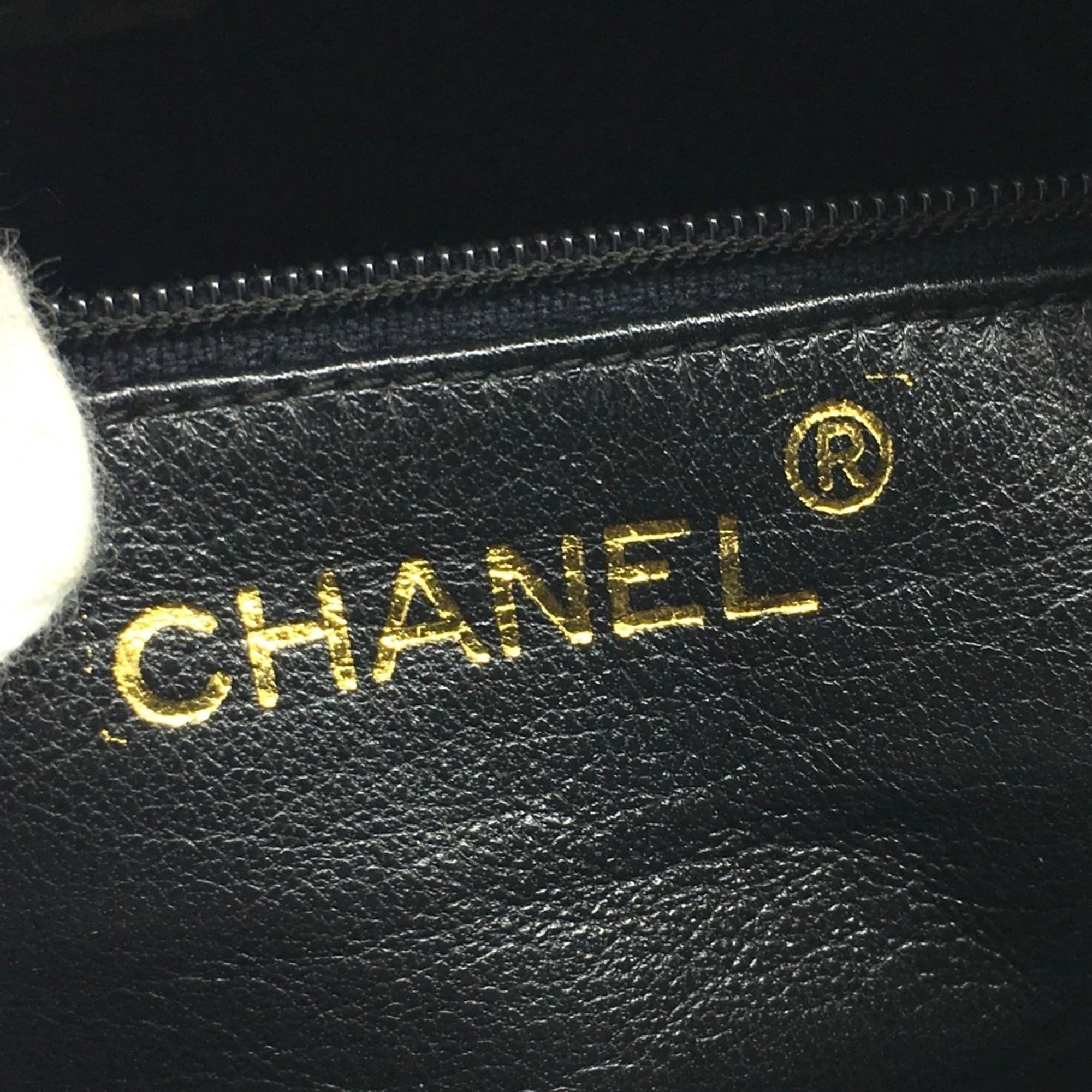 Chanel Gray Leather Shoulder Bag (Pre-Owned)