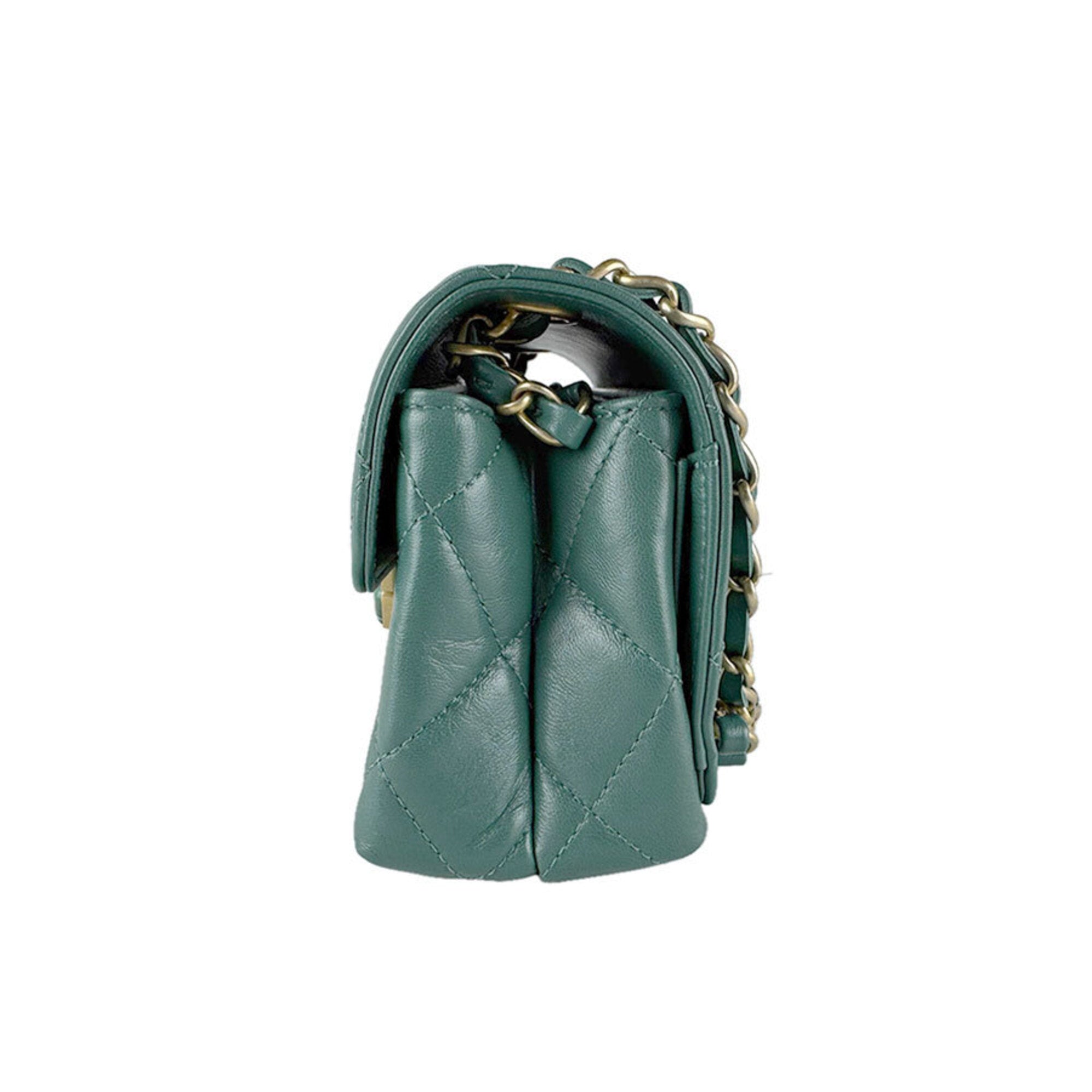 Chanel Green Leather Shoulder Bag (Pre-Owned)