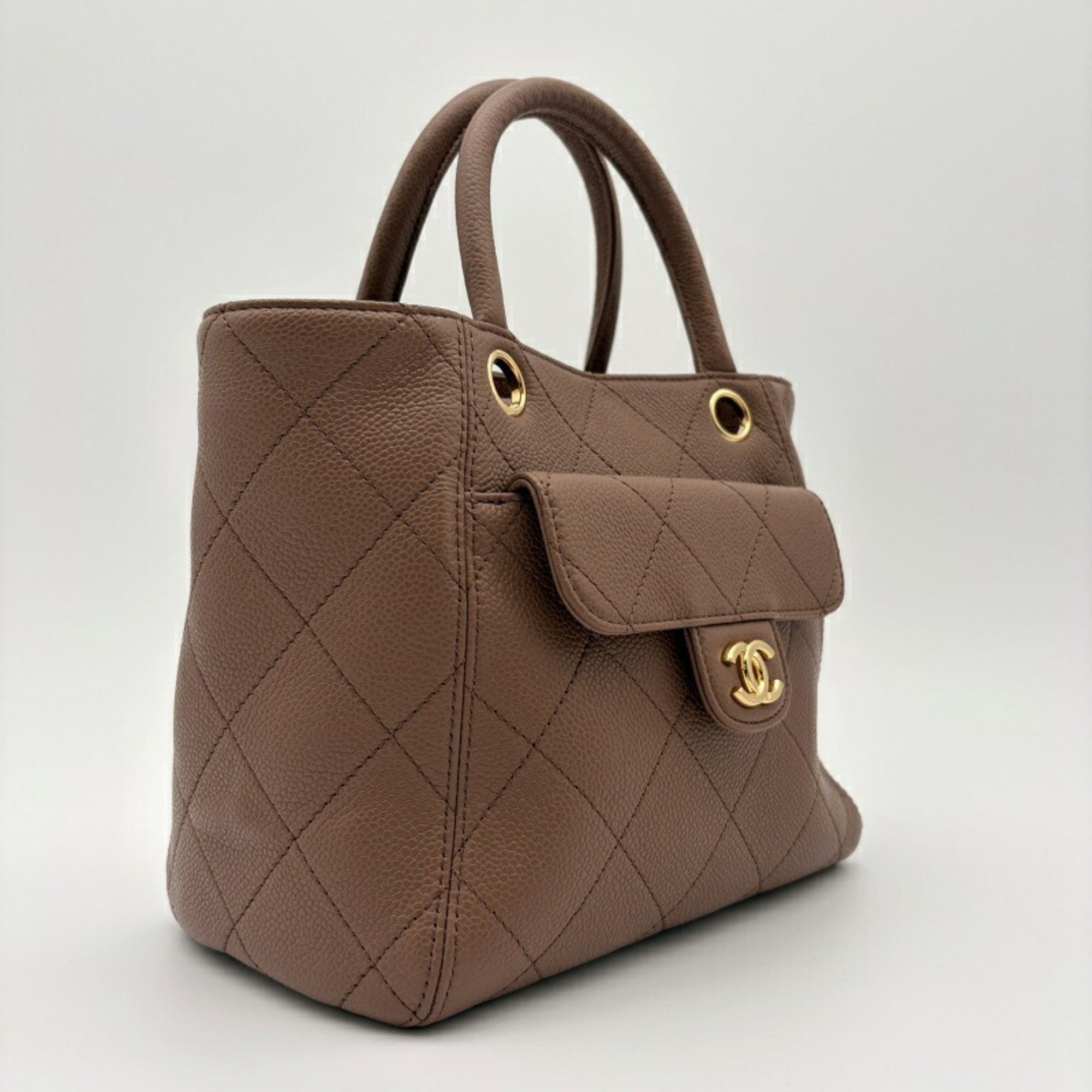 Chanel Brown Leather Shoulder Bag (Pre-Owned)