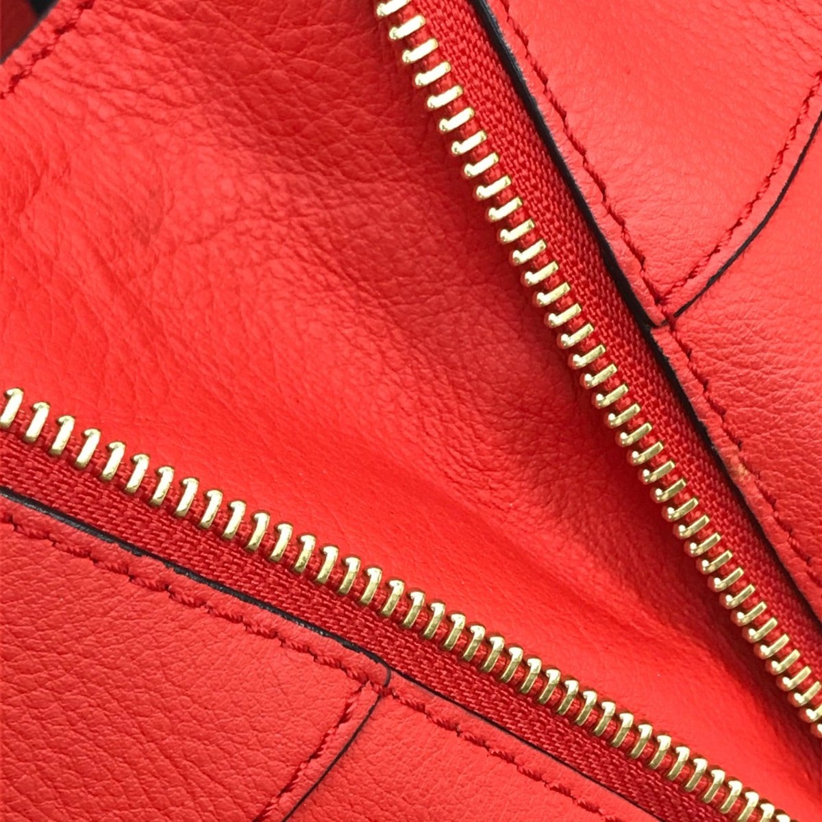 Loewe Red Leather Handbag (Pre-Owned)