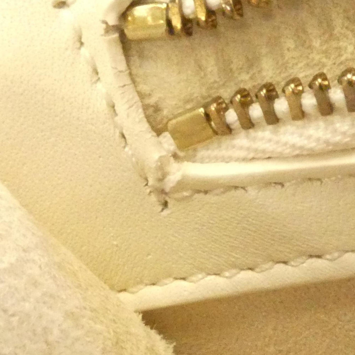 Christian Dior White Leather Shoulder Bag (Pre-Owned)