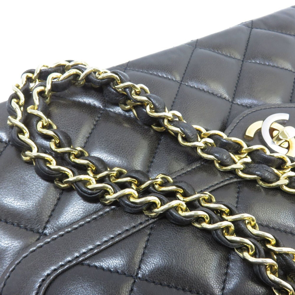 Chanel Matelasse Black Leather Shoulder Bag (Pre-Owned)