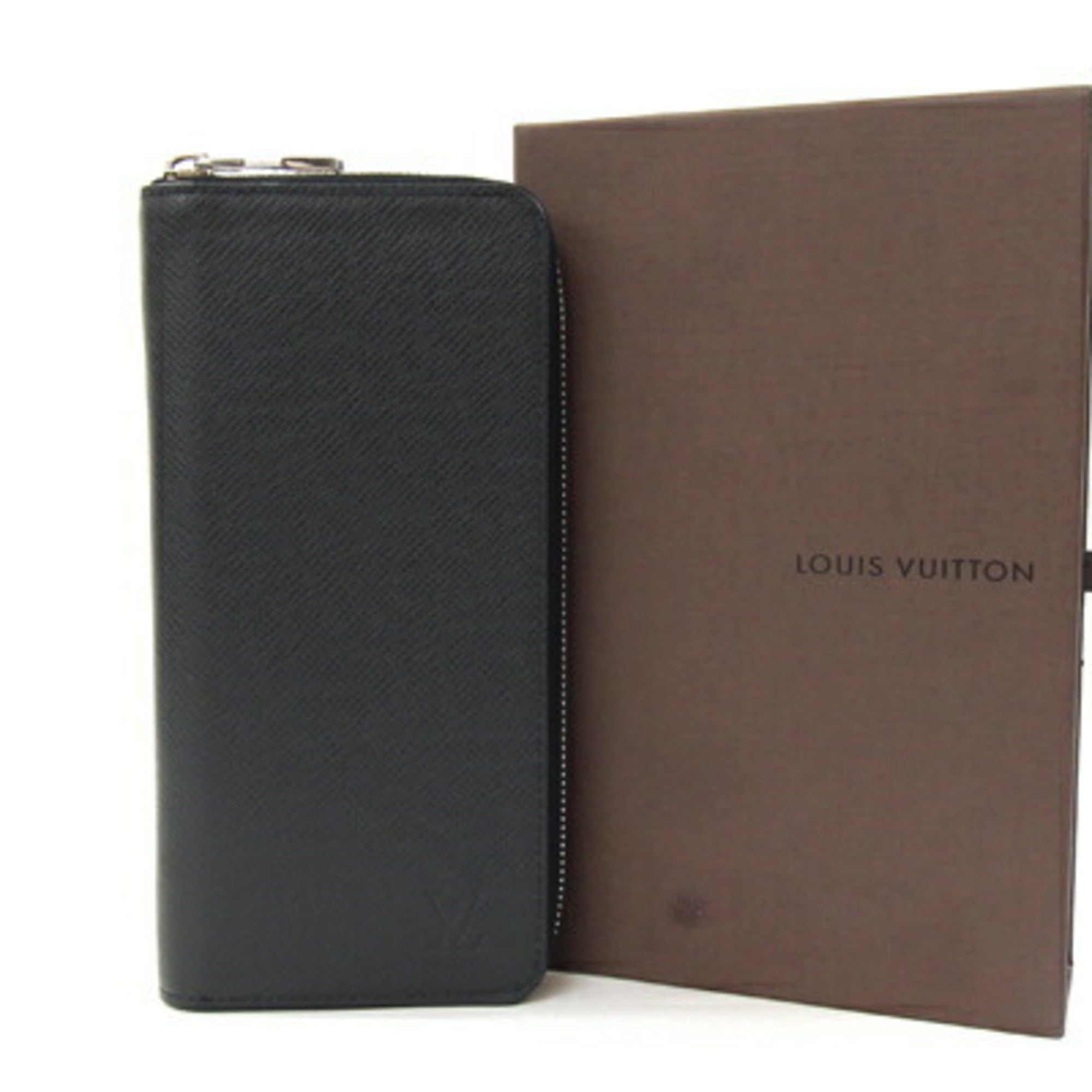 Louis Vuitton Black Noir Taiga Leather Leather Long Wallet (Bi-Fold) (Pre-Owned)